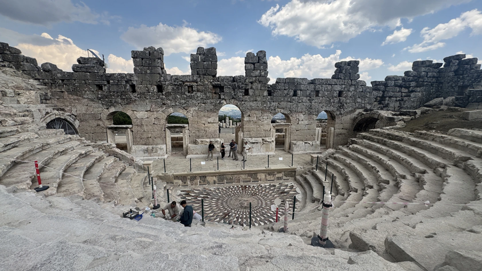 Teke yöresinin kültür başkenti, birçok doğal ve tarihi yapıyı barındırıyor