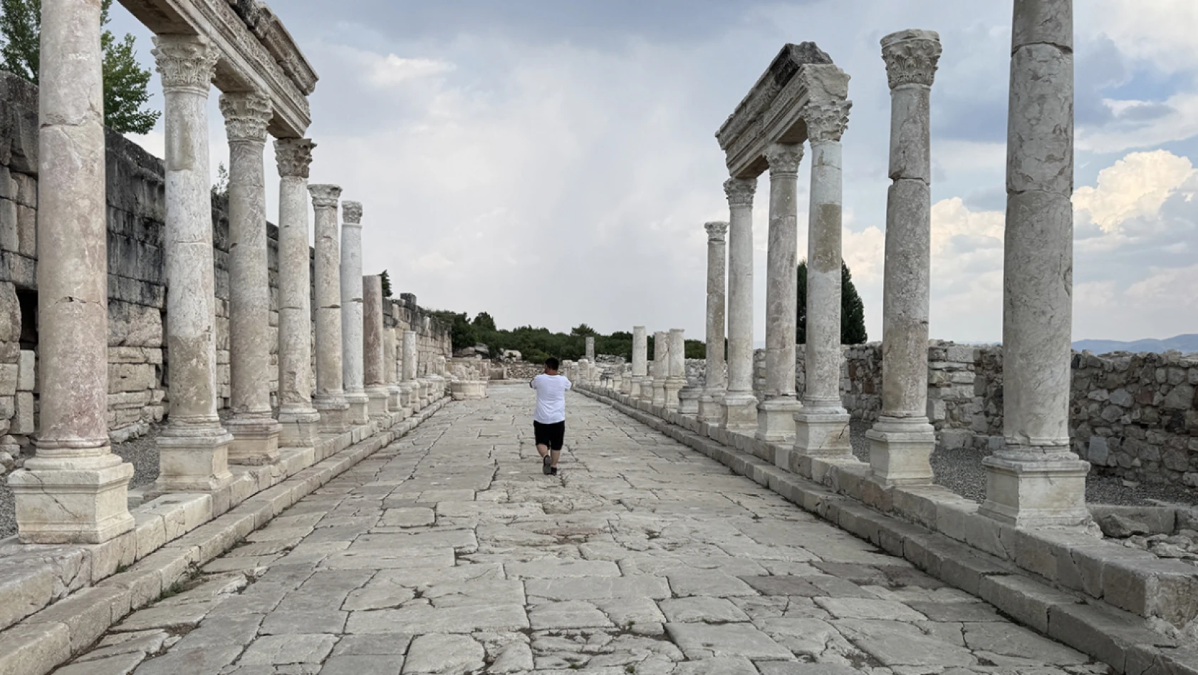 Teke yöresinin kültür başkenti, birçok doğal ve tarihi yapıyı barındırıyor