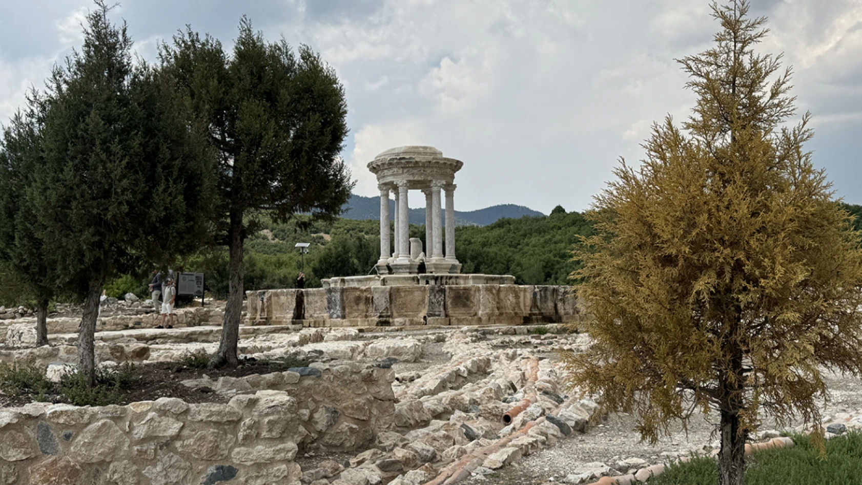 Teke yöresinin kültür başkenti, birçok doğal ve tarihi yapıyı barındırıyor