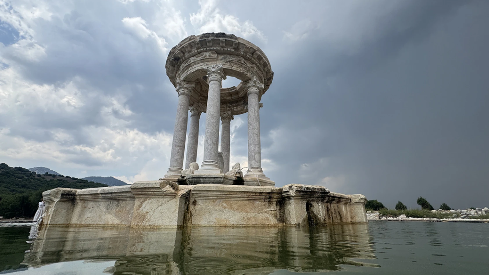 Teke yöresinin kültür başkenti, birçok doğal ve tarihi yapıyı barındırıyor