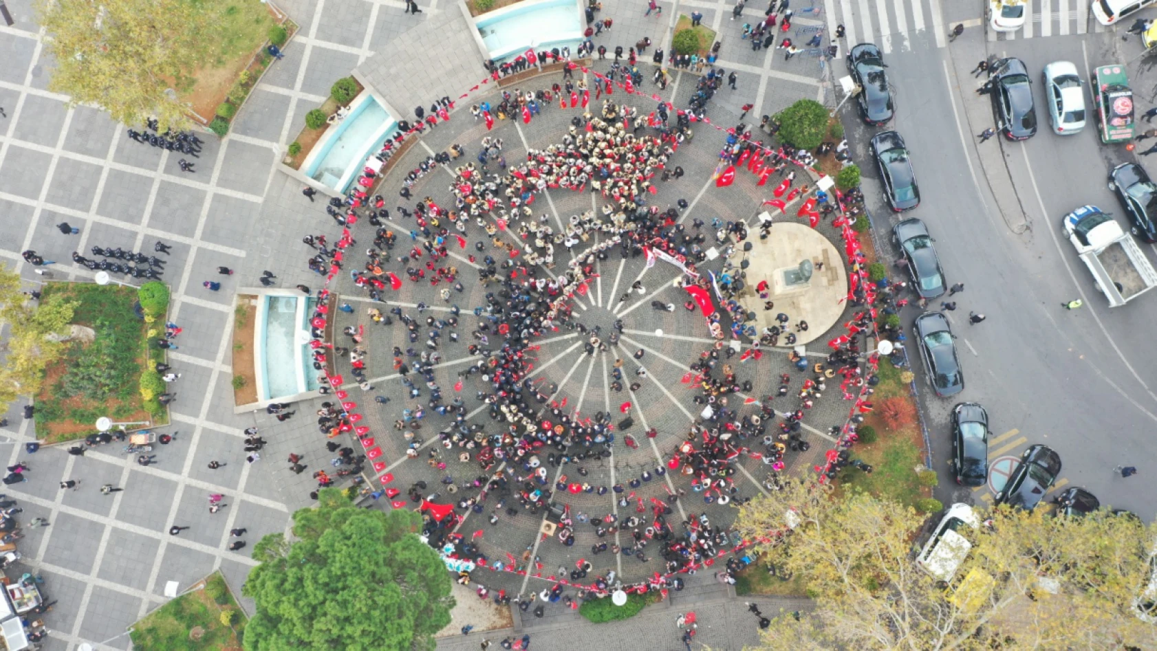 Bayrak Olayının 102'nci yılı