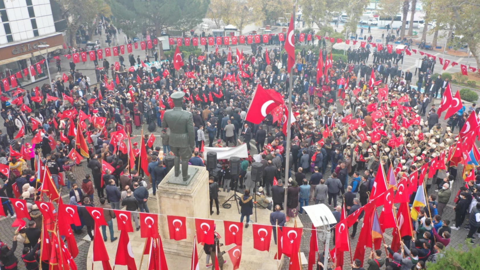 Bayrak Olayının 102'nci yılı