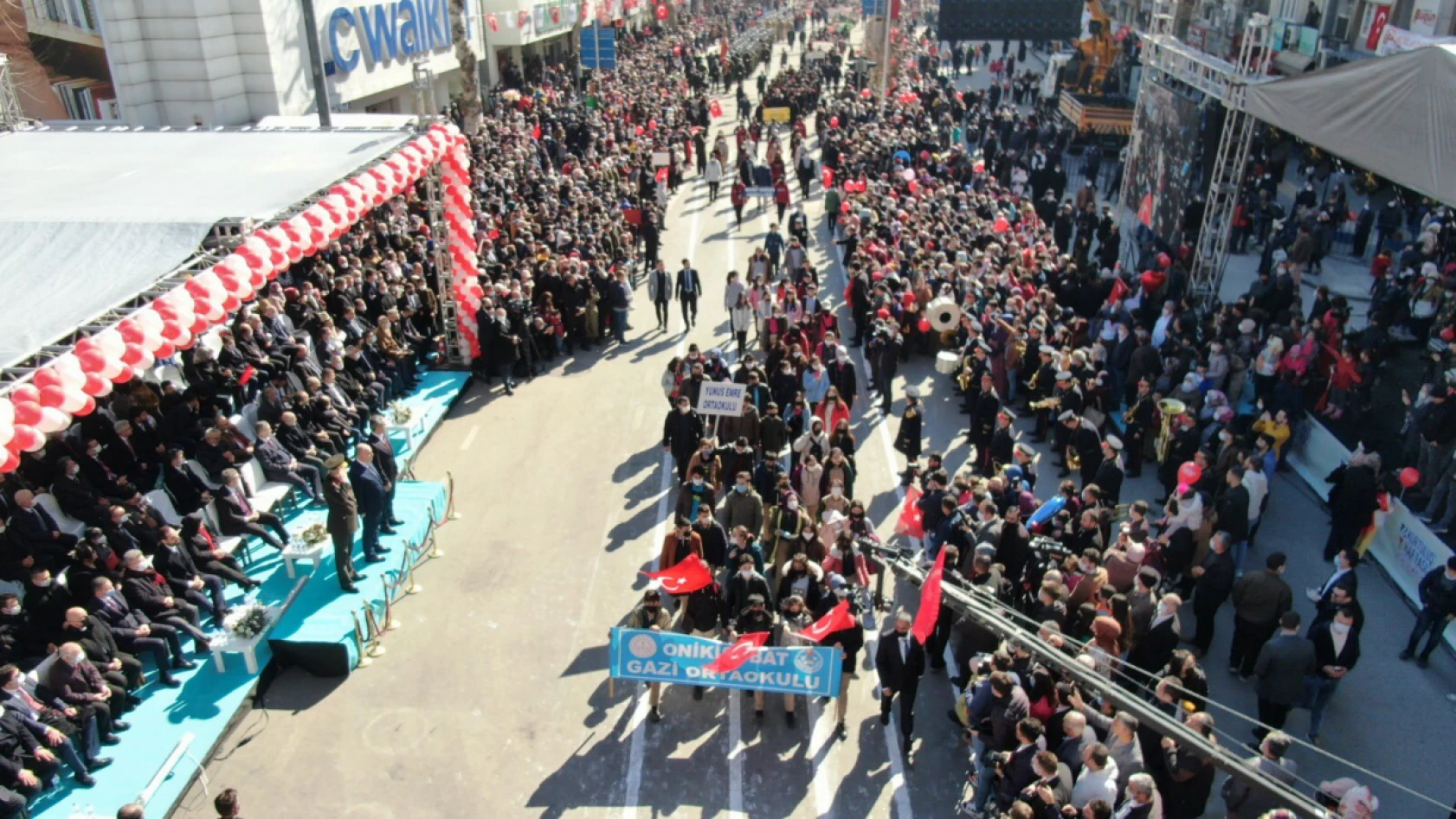 12 Şubat geçit töreni