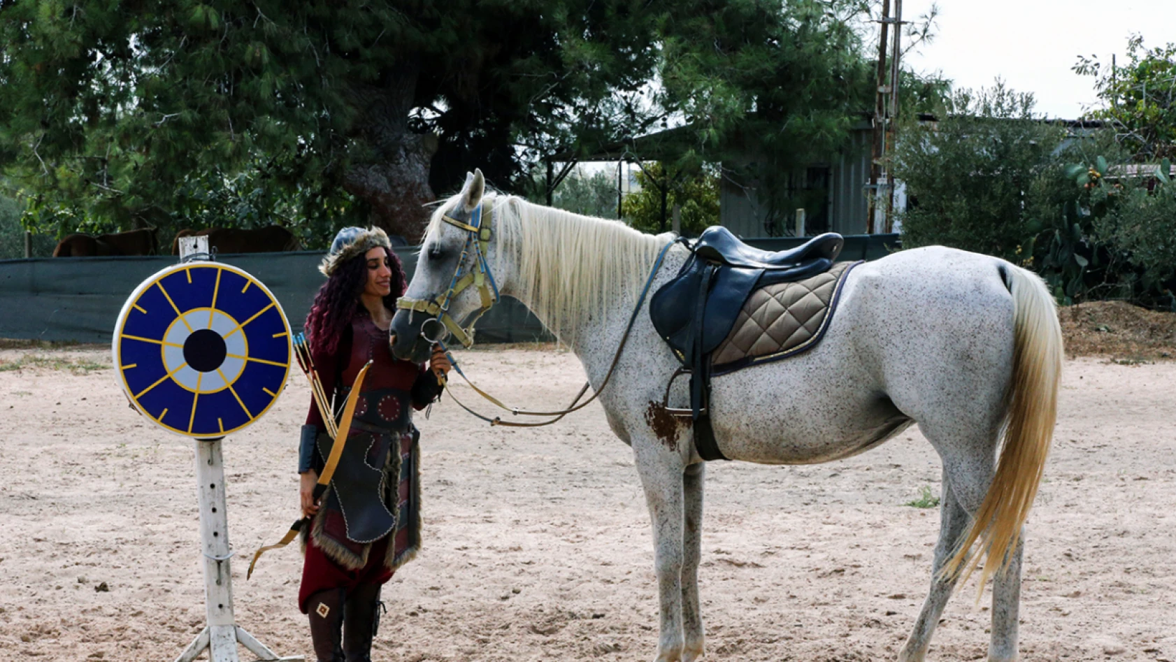 Atlı okçuluk tutkunu Gamze İdigük, ilk hedefine ulaşmak için çalışıyor