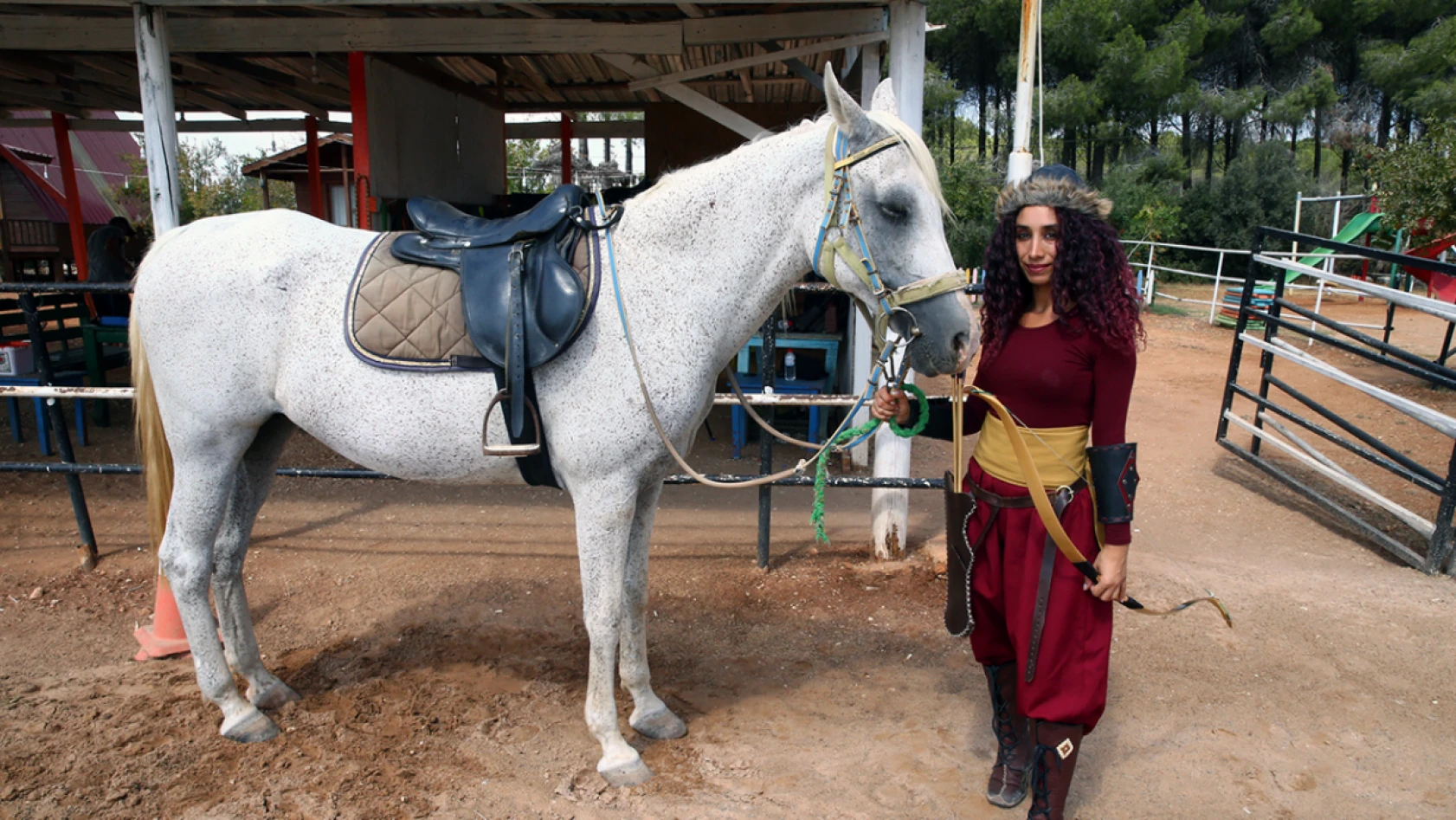 Atlı okçuluk tutkunu Gamze İdigük, ilk hedefine ulaşmak için çalışıyor