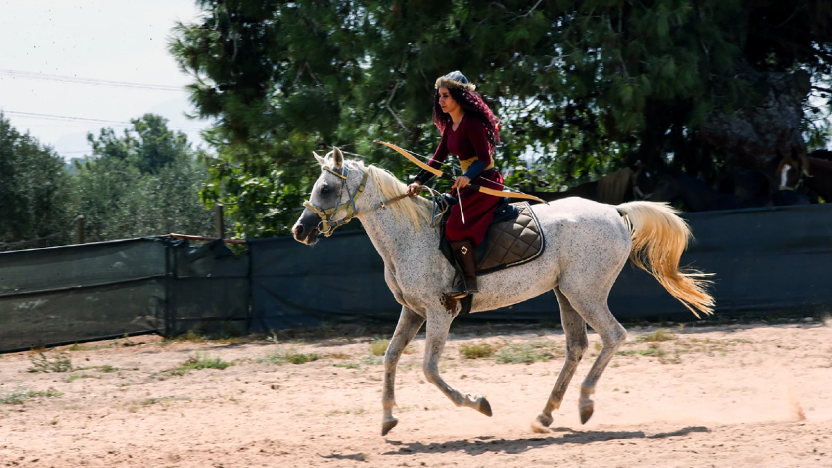 Atlı okçuluk tutkunu Gamze İdigük, ilk hedefine ulaşmak için çalışıyor
