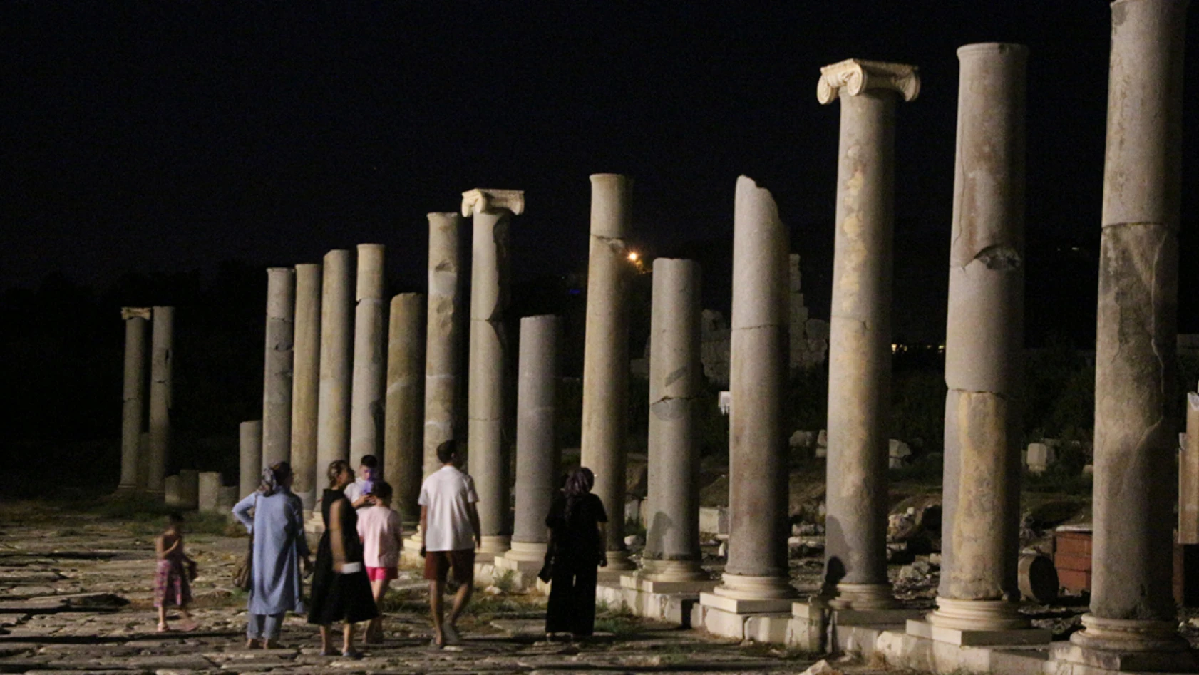 Patara, ziyaretçilerini yıldızların altında tarihi yolculuğa çıkarıyor