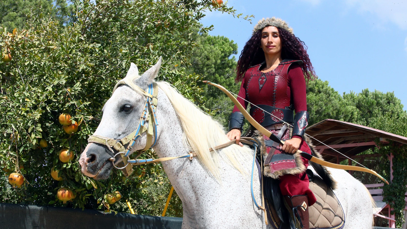 Atlı okçuluk tutkunu Gamze İdigük, ilk hedefine ulaşmak için çalışıyor