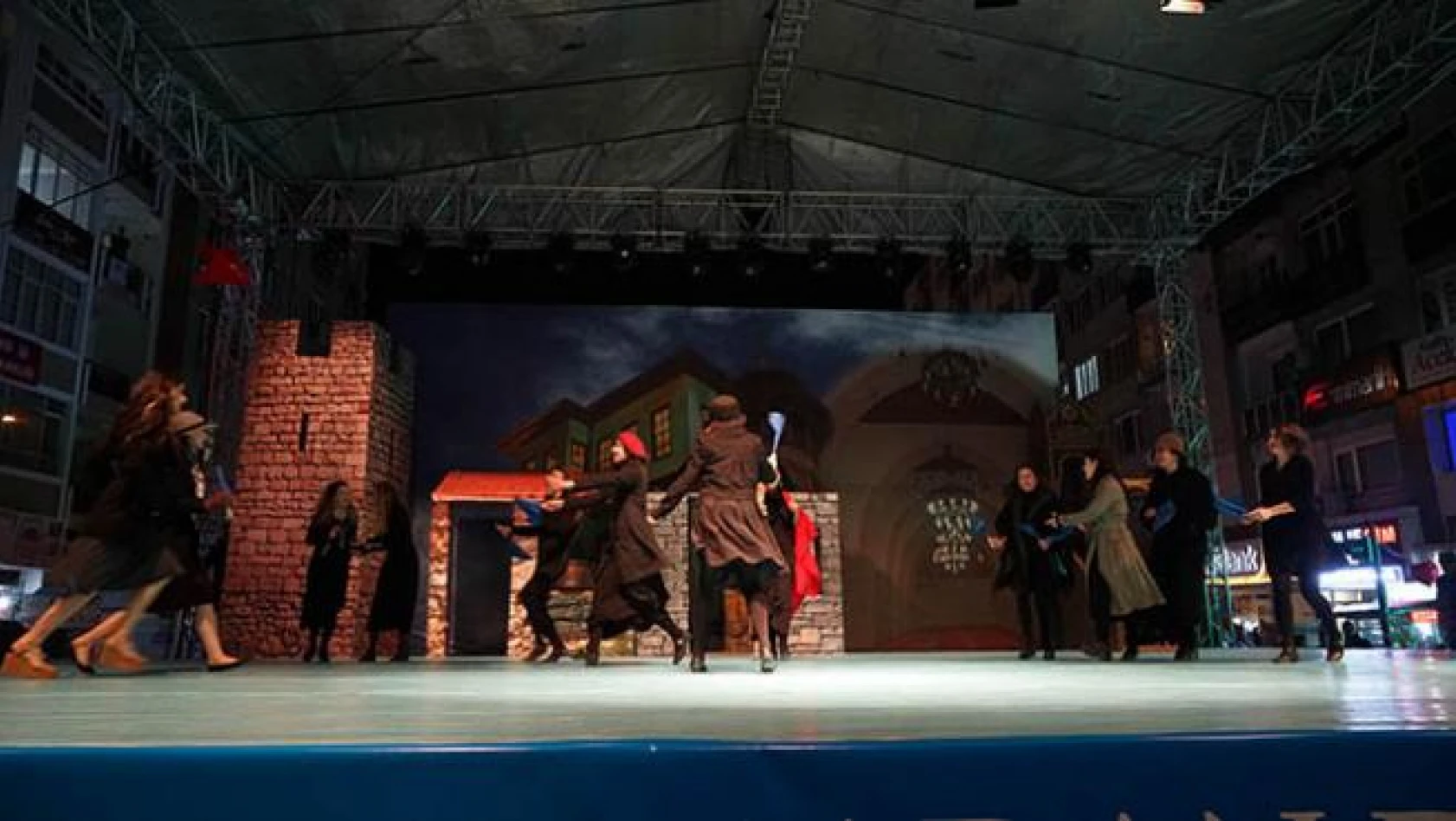 Kahramanmaraş'ta temsili gösterilere yoğun ilgi!