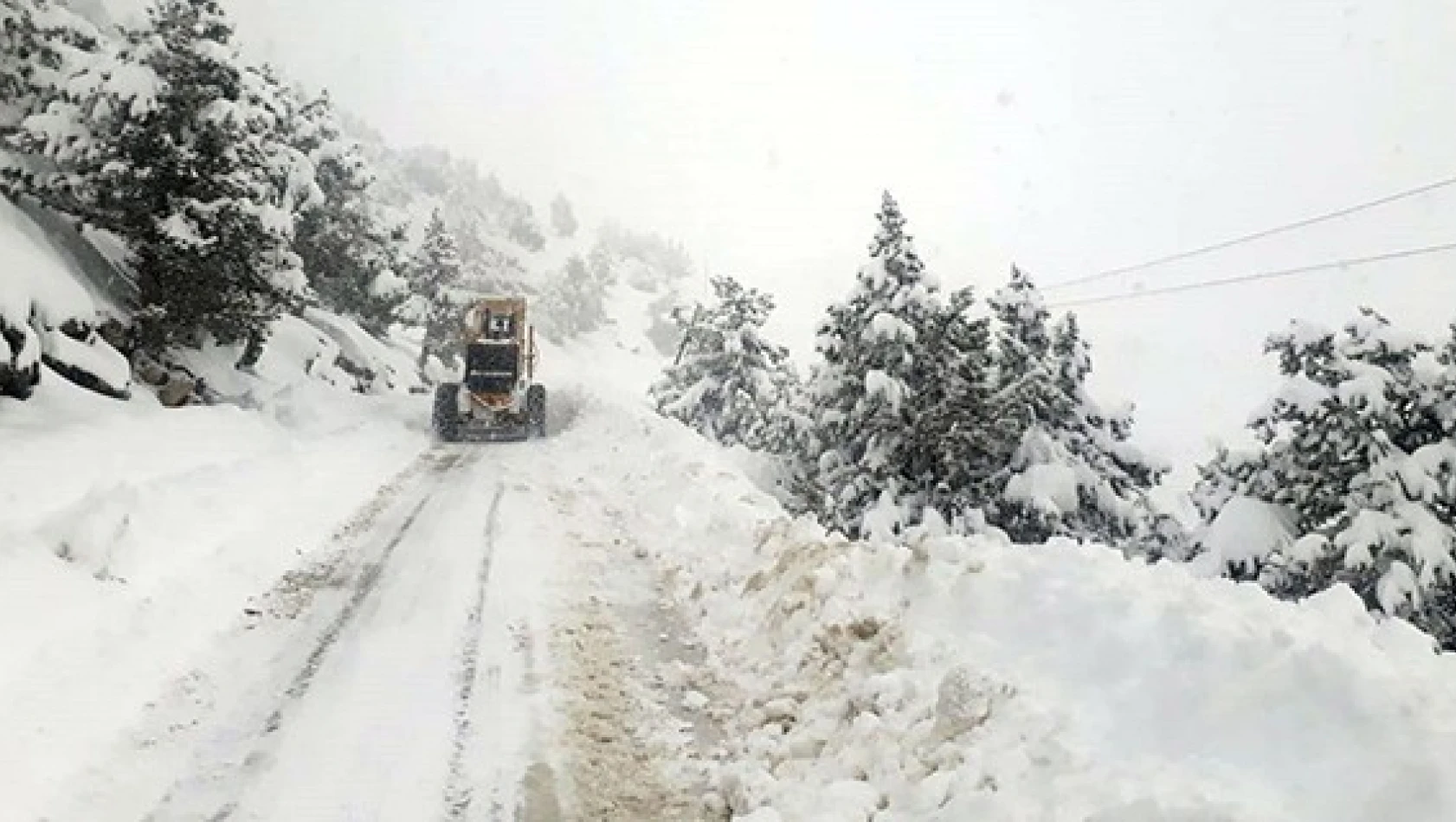 Kahramanmaraş'ta kar ile mücadele sürüyor!