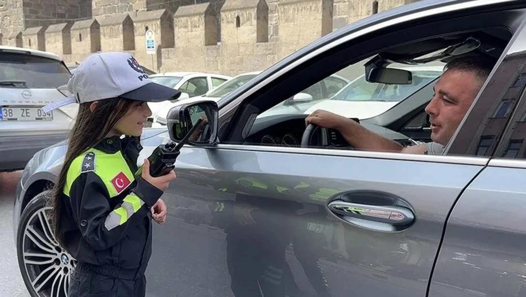 23 Nisan'da çocuklar trafik denetimine katıldı