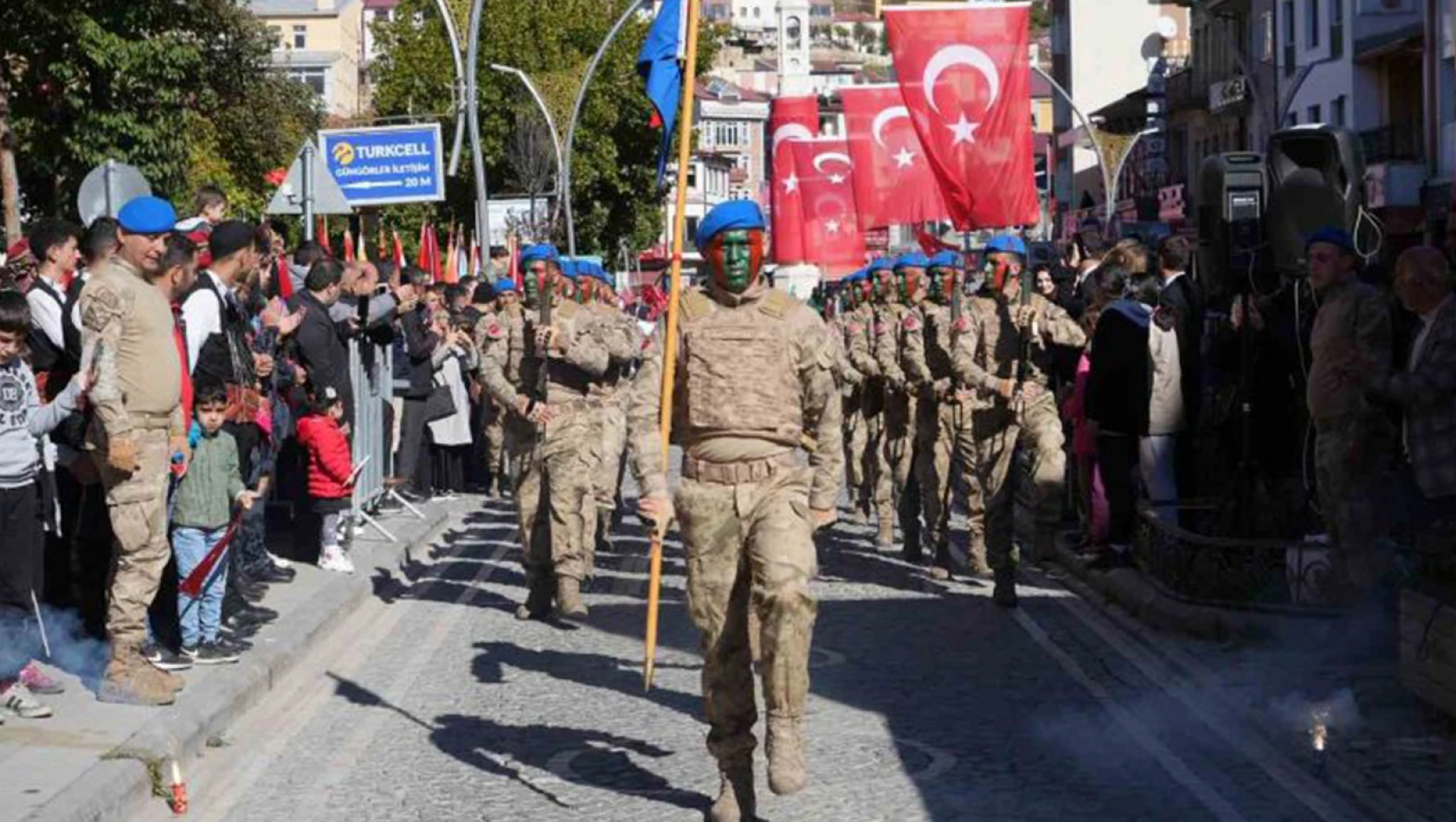 29 Ekim törenlerine komandoların gösterisi damga vurdu