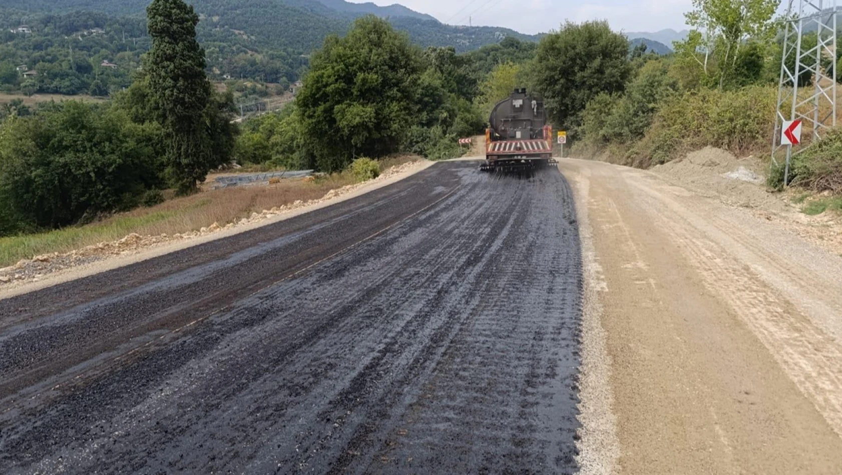 6 mahalleye ulaşım sağlayan grup yolu yeniliyor