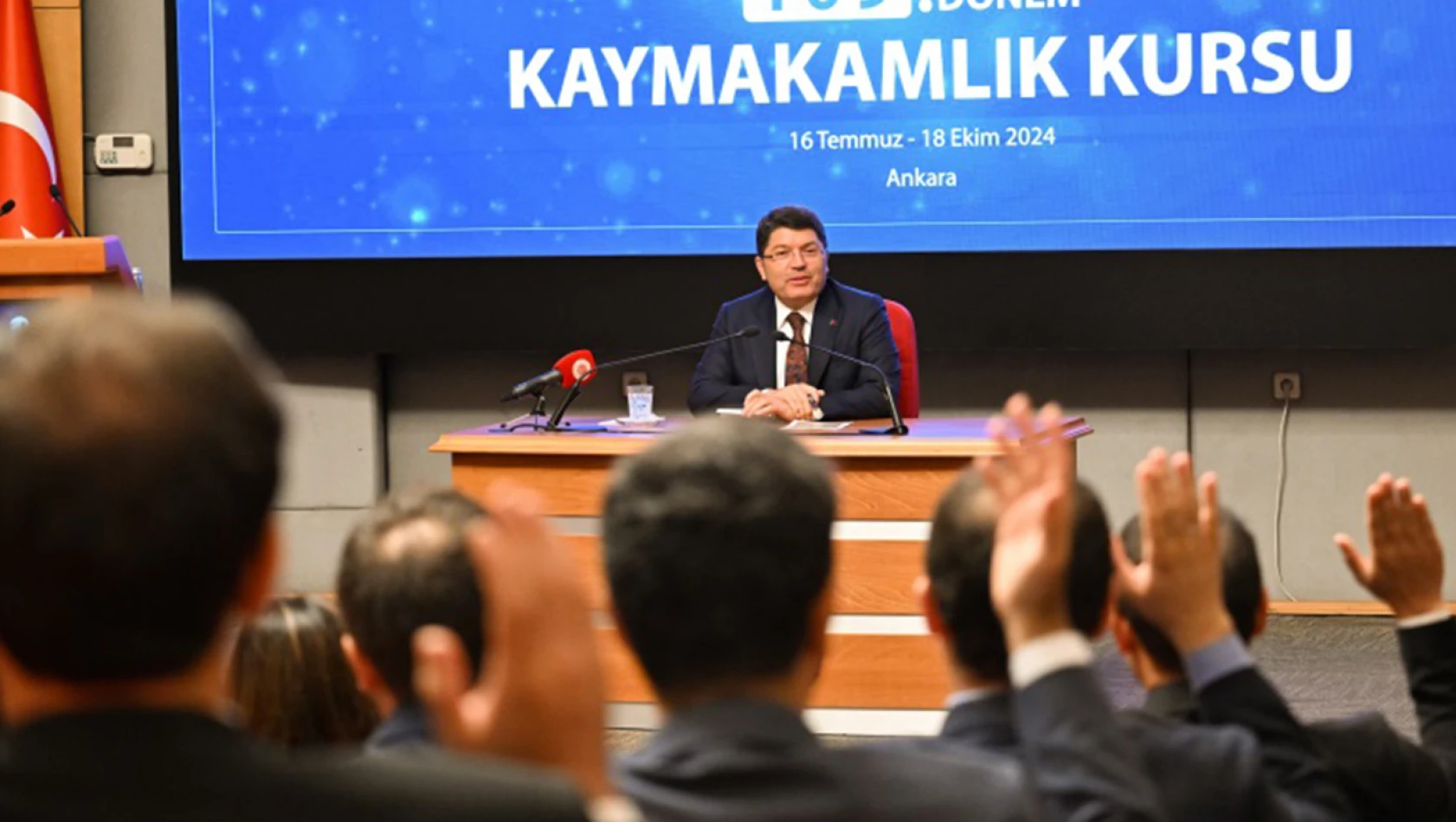 Demokratik, sivil, katılımcı bir anayasayla yola devam etmek gerekir