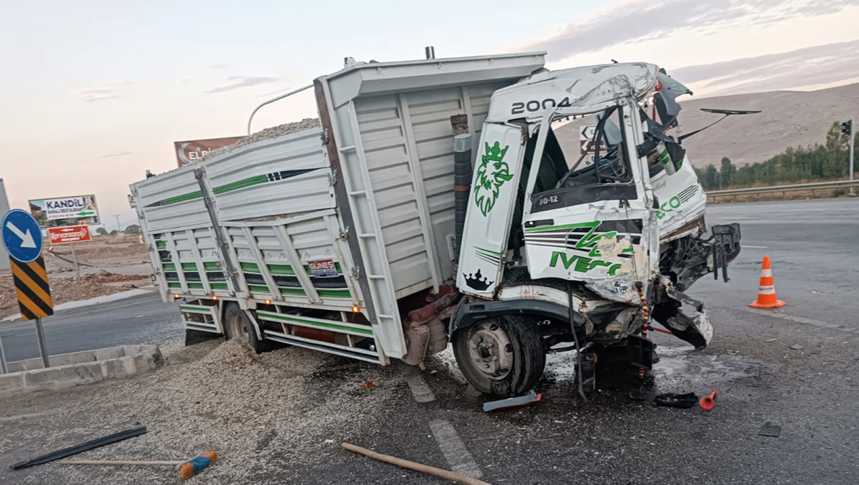 Elbistan'da trafik kazası: 2 kişi yaralandı