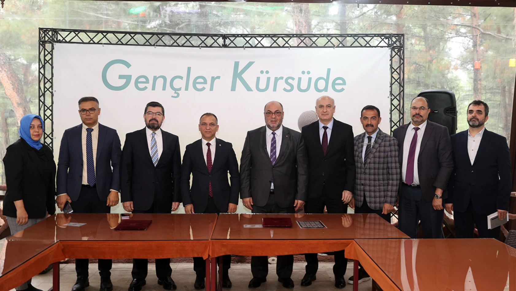 Gençler kürsüde projesi protokolü imzalandı