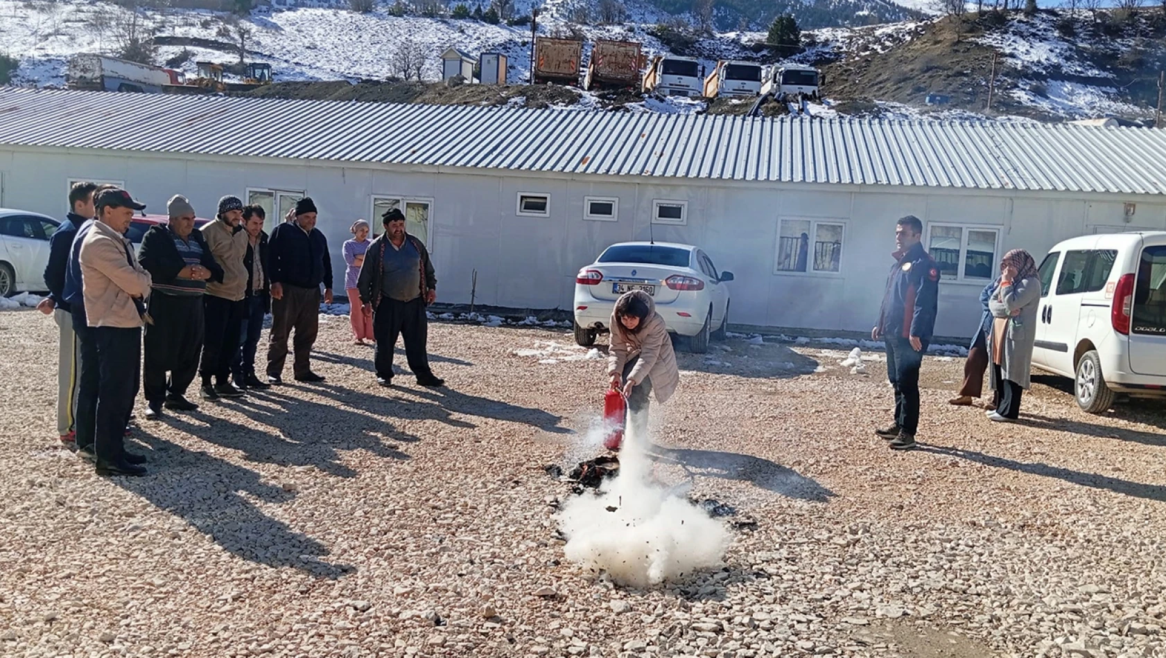 İtfaiye ekiplerinden, Çağlayancerit'te yangına müdahale eğitimi