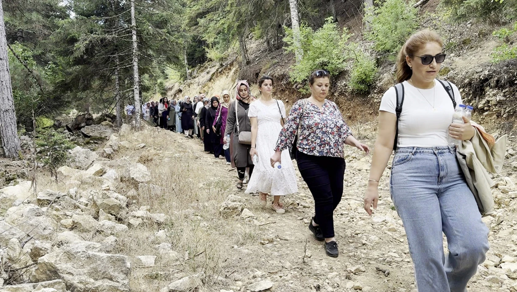 Kadınlar, Başkonuş Yaylası'nda doğayla buluştu