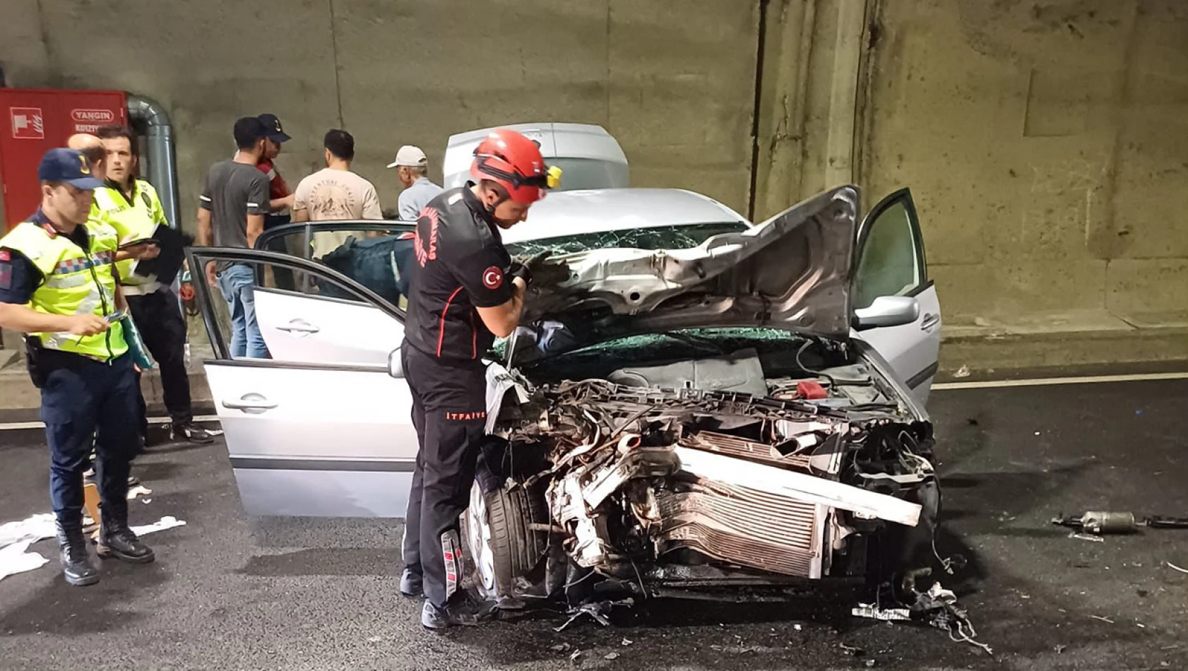 Kahramanmaraş-Göksun yolunda tünel içerisinde trafik kazası: 2 yaralı