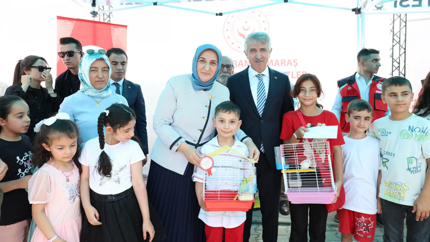 Kahramanmaraş'ta öksüz ve yetim çocuklara karne hediyesi