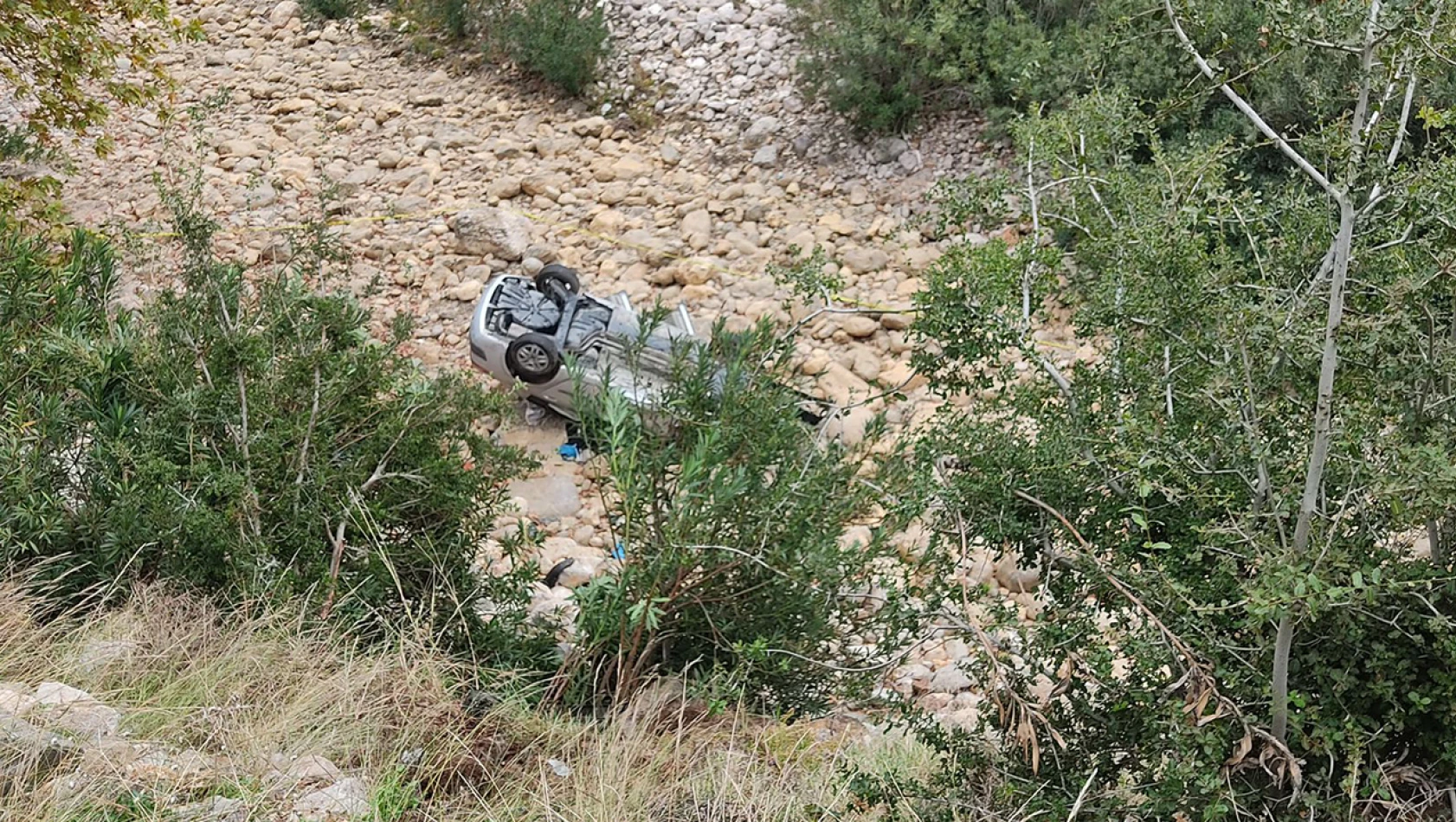 Kahramanmaraş'ta otomobil uçuruma yuvarlandı, 1 kişi öldü 2 kişi yaralandı