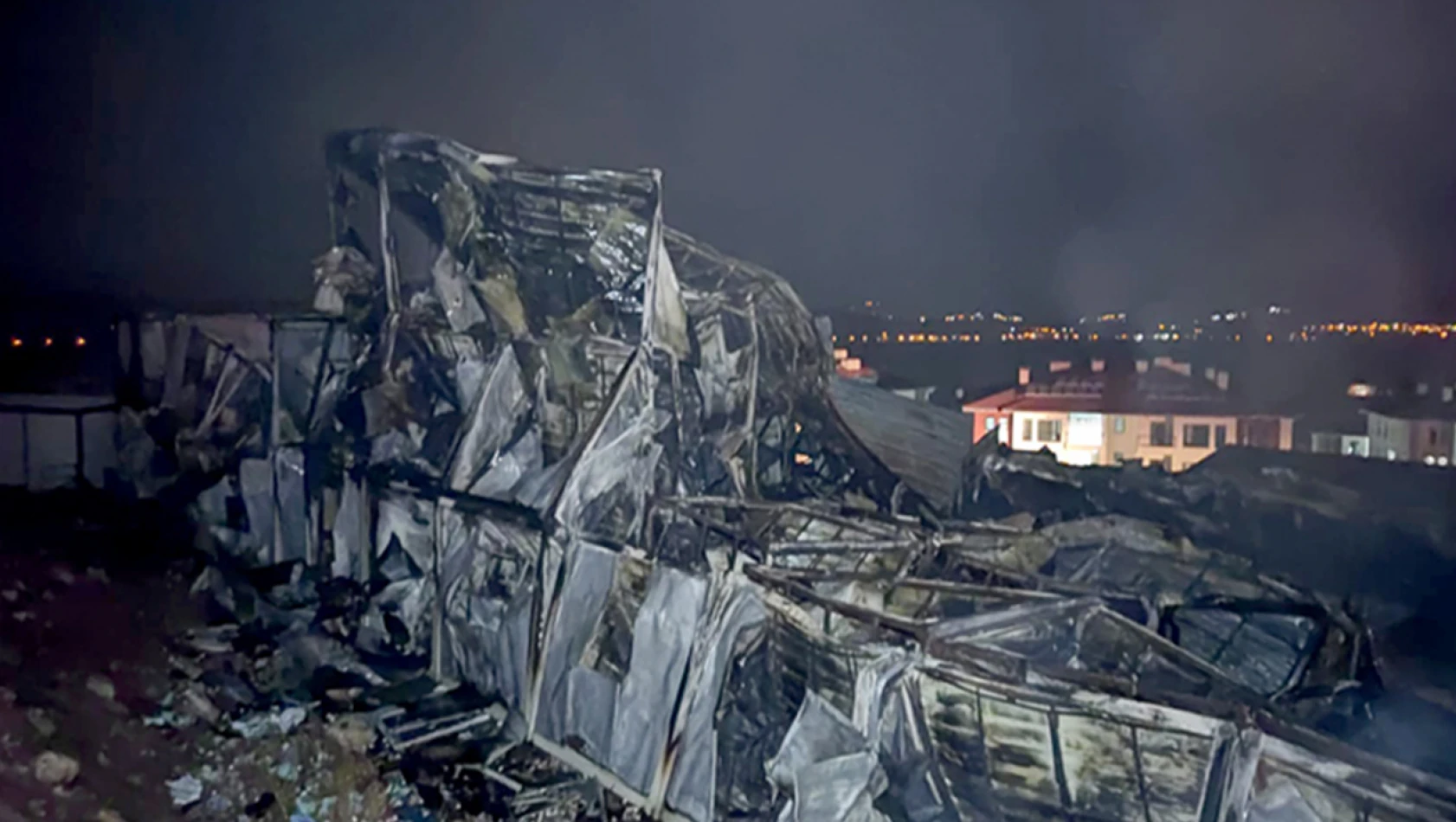 Kahramanmaraş'ta prefabrikte yapıda çıkan yangında 11 kişi yaralandı