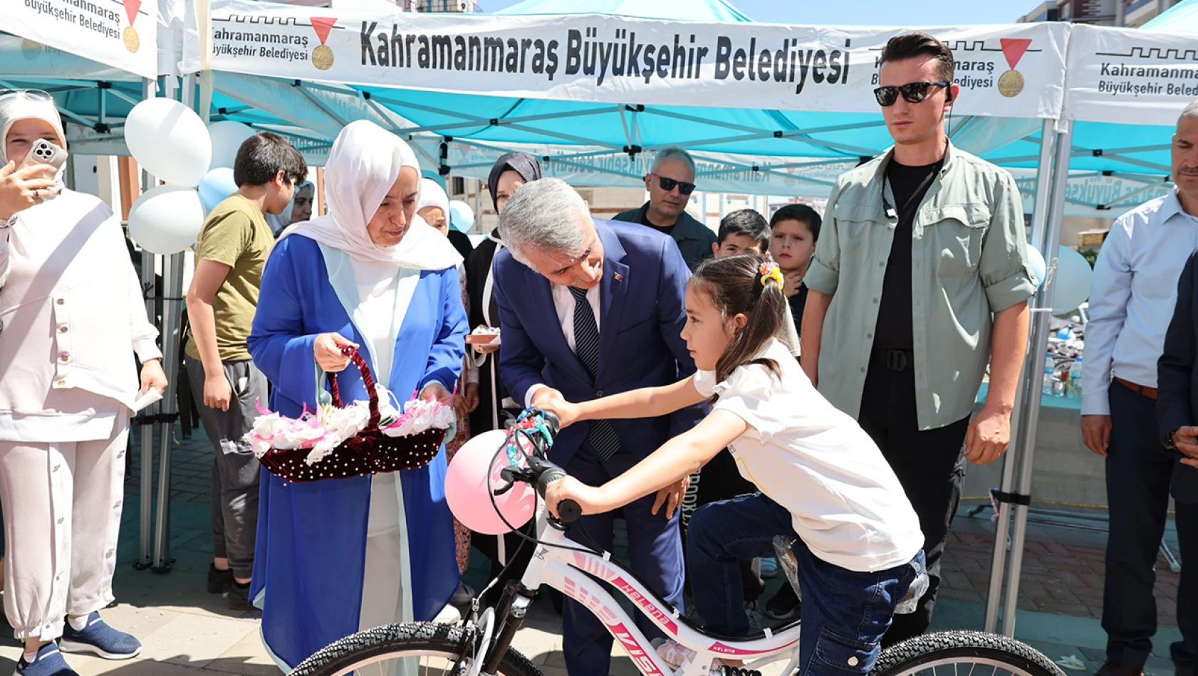 Yetim çocuklara, bayram hediyesi