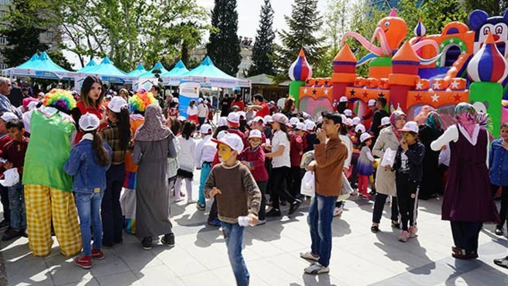 Kahramanmaraş Belediyesi'nden çocuklara 23 Nisan eğlencesi!