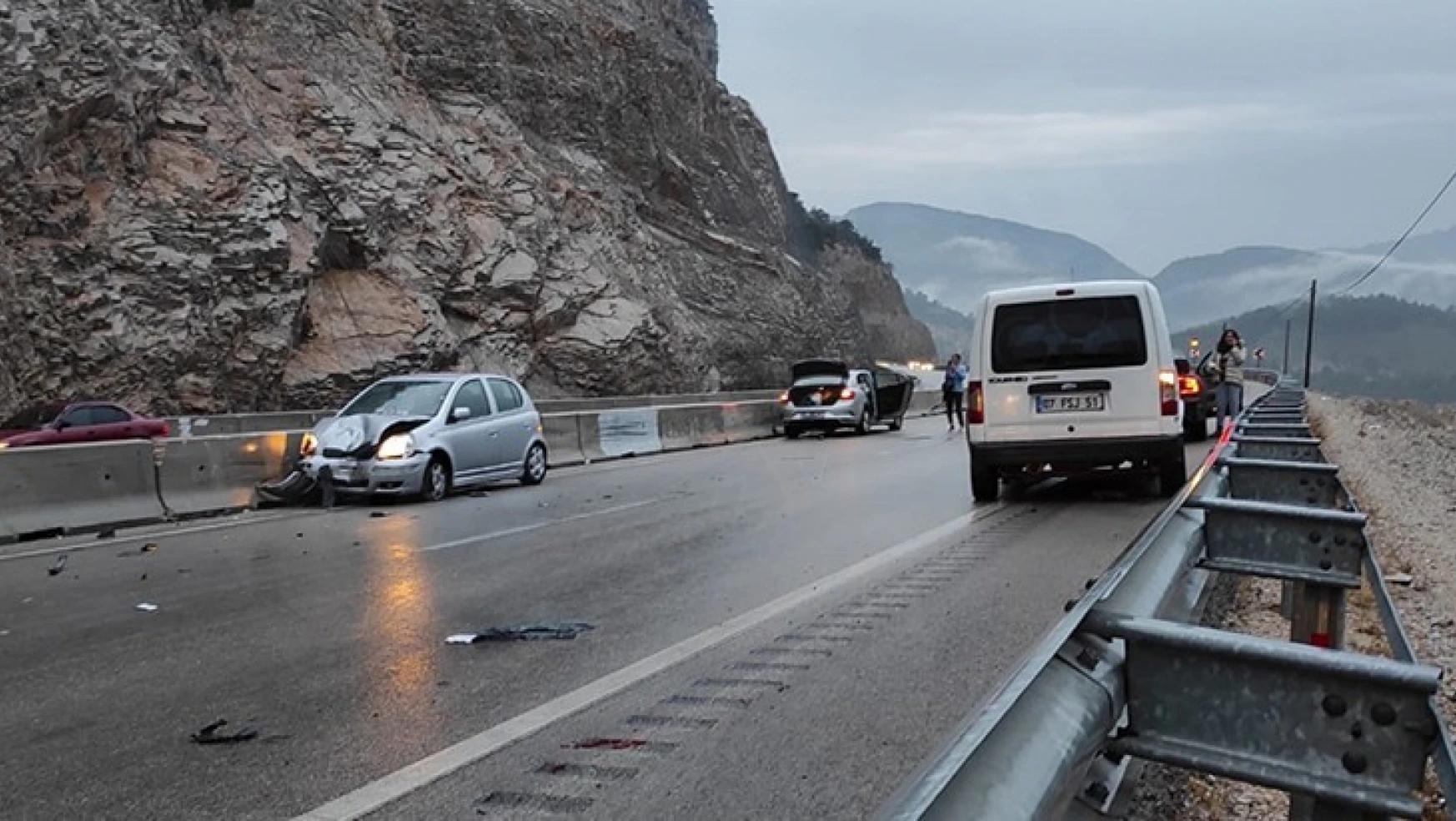 18 araç, zincirleme trafik kazasına karıştı