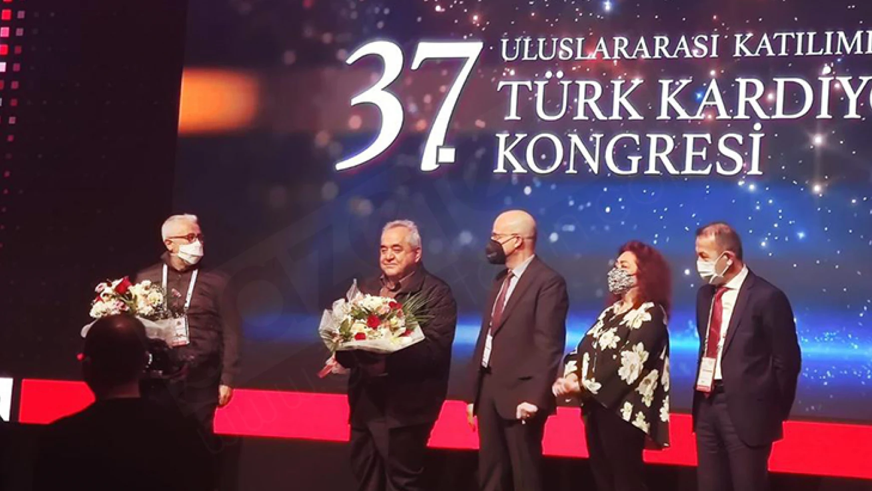 37'nci Uluslararası Katılımlı Türk Kardiyoloji Kongresi'nde KİÜ Rektörü Özgül'e ödül
