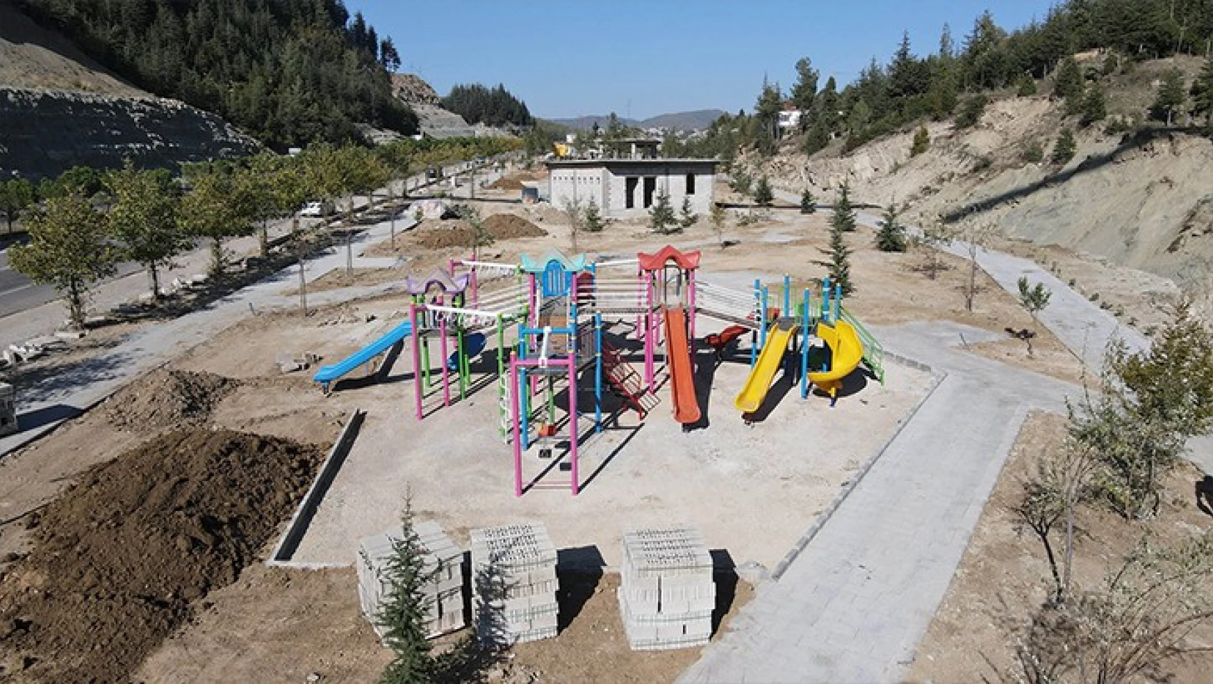 50 Bin metrekarelik rekreasyon alanı olan Andırın Millet Bahçesi tamamlanıyor