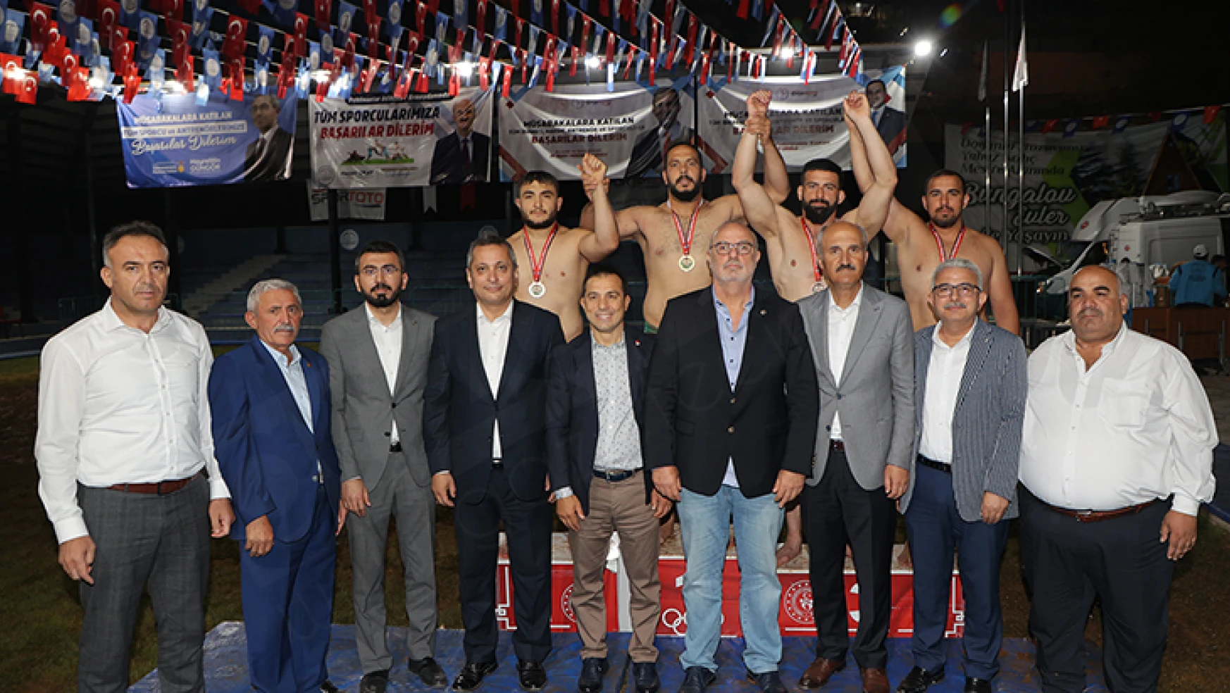 500 güreşçi Dulkadiroğlu Er Meydanı'nda şampiyonluk için ter döktü