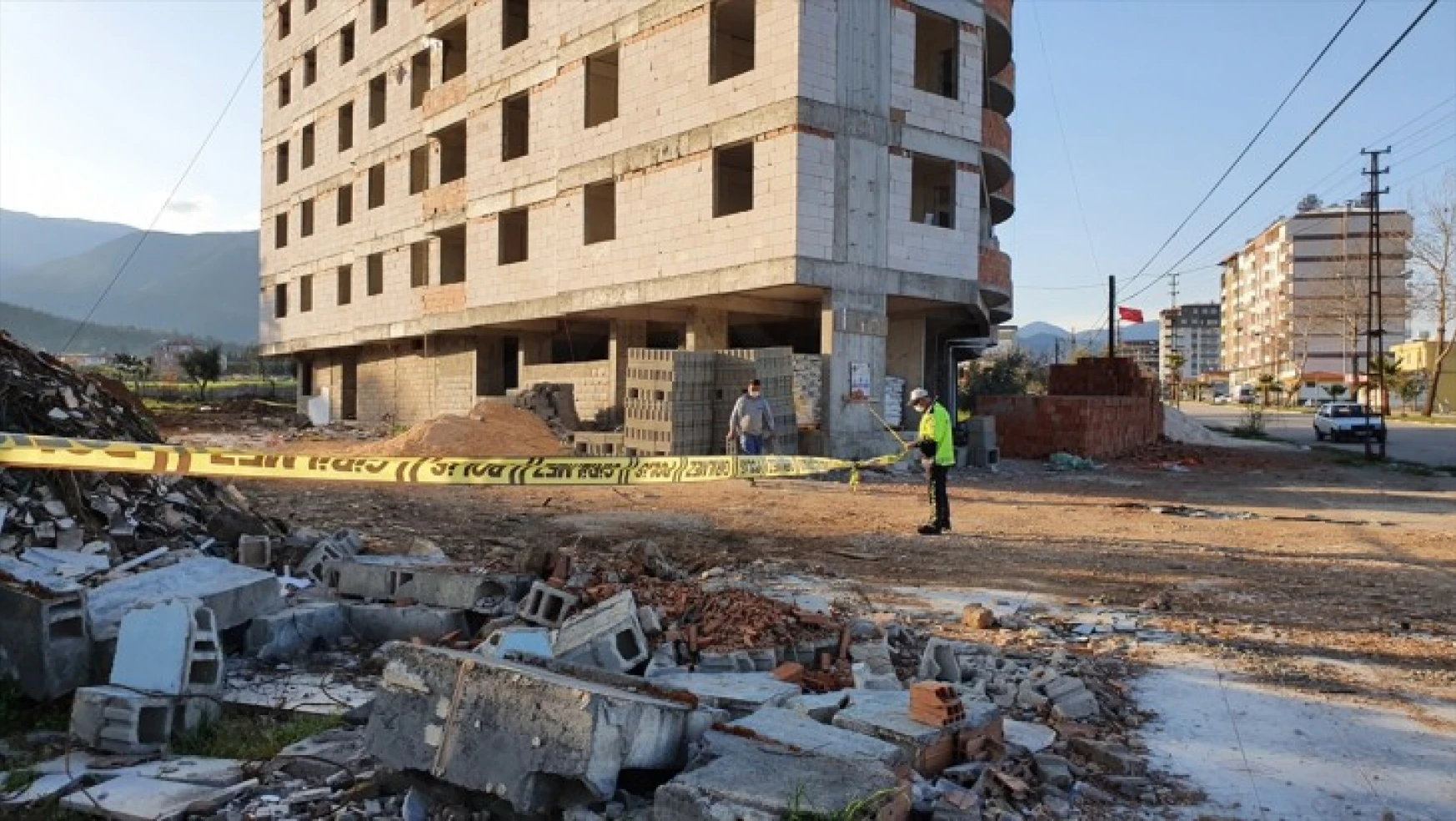 6'ncı kattan düşen Suriye uyruklu işçi öldü