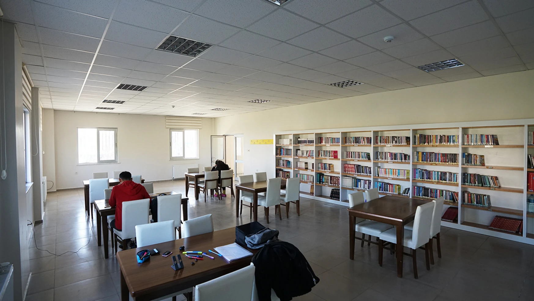 6 Şubat depremlerinde hasar alan Erdem Bayazıt Halk Kütüphanesi yeniden açıldı