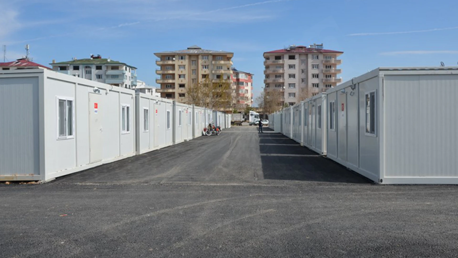 Afşin Belediyesi, konteyner kentin asfalt çalışmasını tamamlıyor