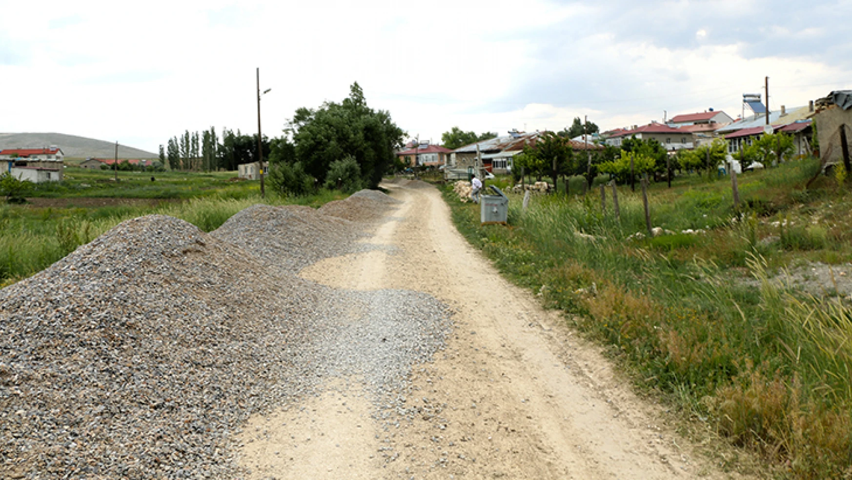 Afşin'de kırsal mahalle yolları yenileniyor