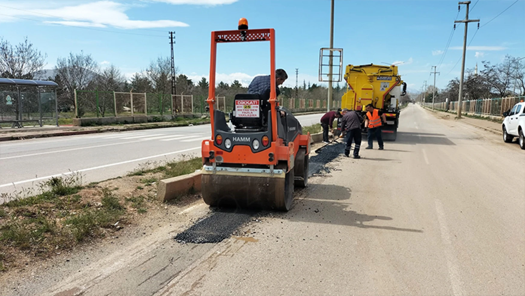 Afşin, Elbistan, Ekinözü ve Nurhak'ta hasarlı yollar onarılıyor