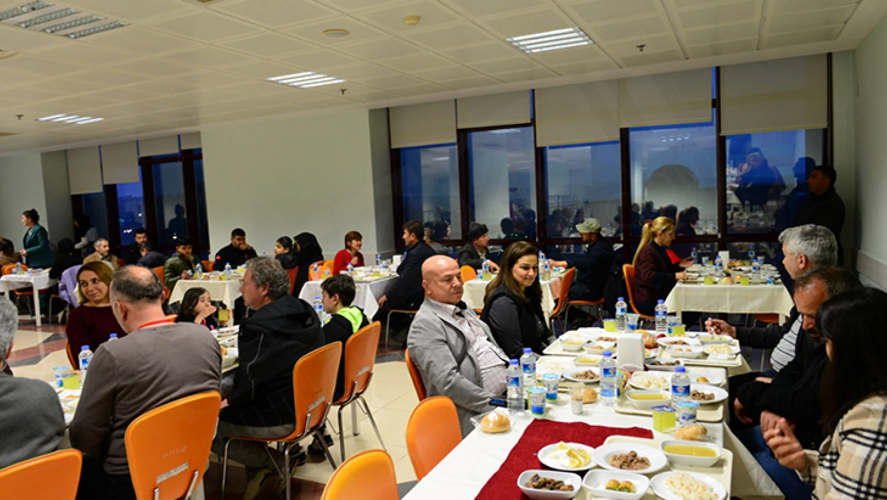Aksaray Belediyesi, 1500 kişilik iftar programı düzenledi