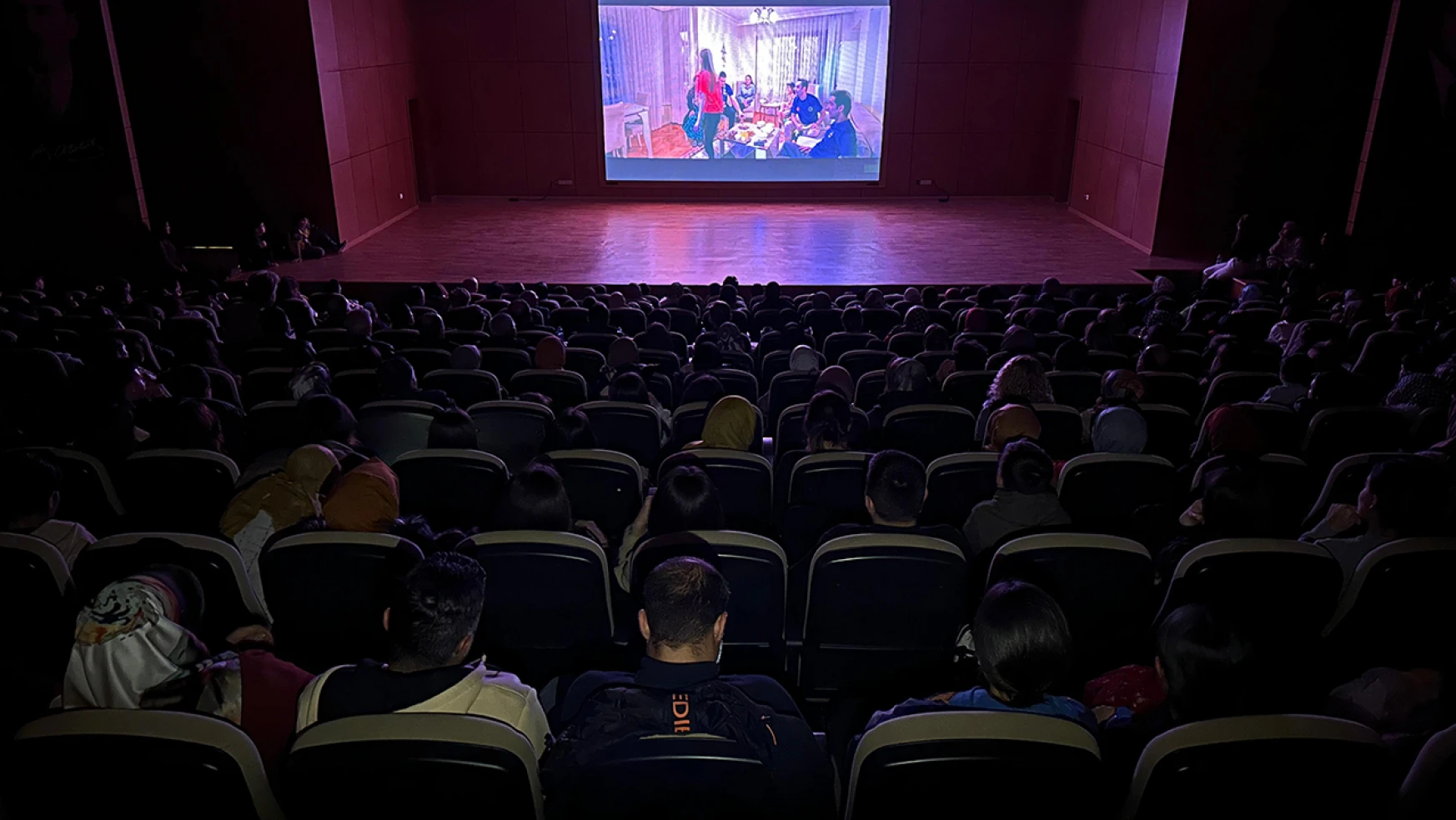 'Aybüke, Öğretmen Oldum Ben' sinema filmi, Göksun'da izleyici ile buluştu