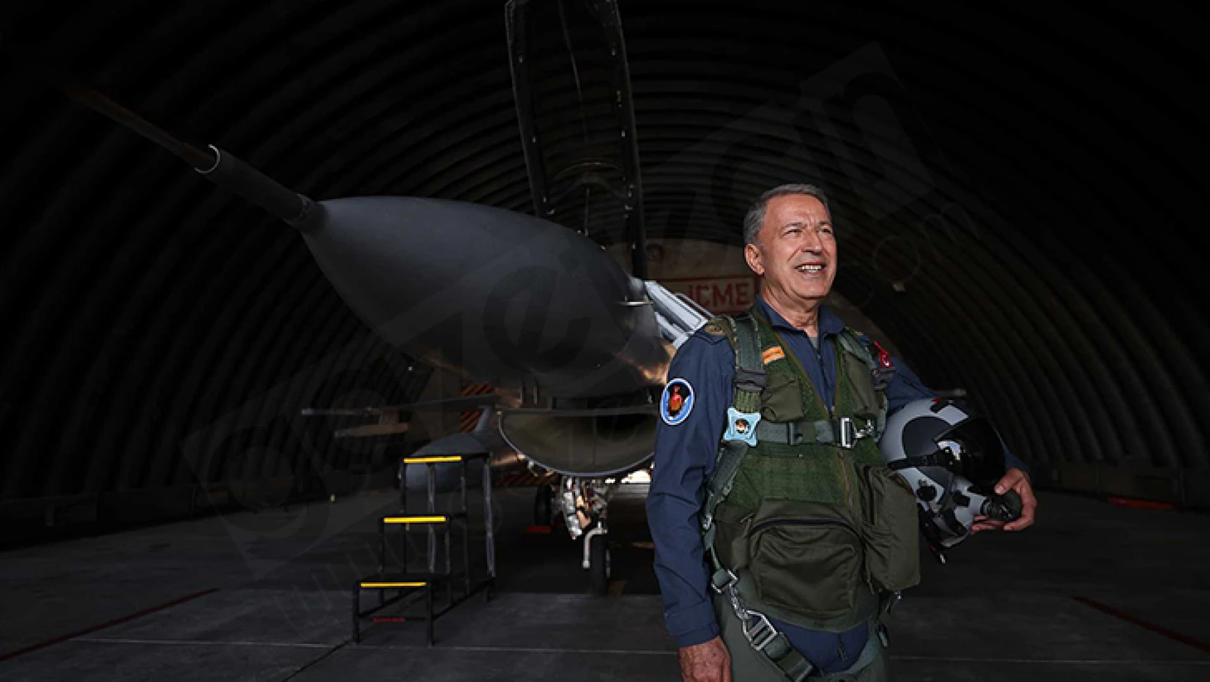 Bakan Akar, Uçuş Eğitim Yılı'nın açılışında F-16 kullandı