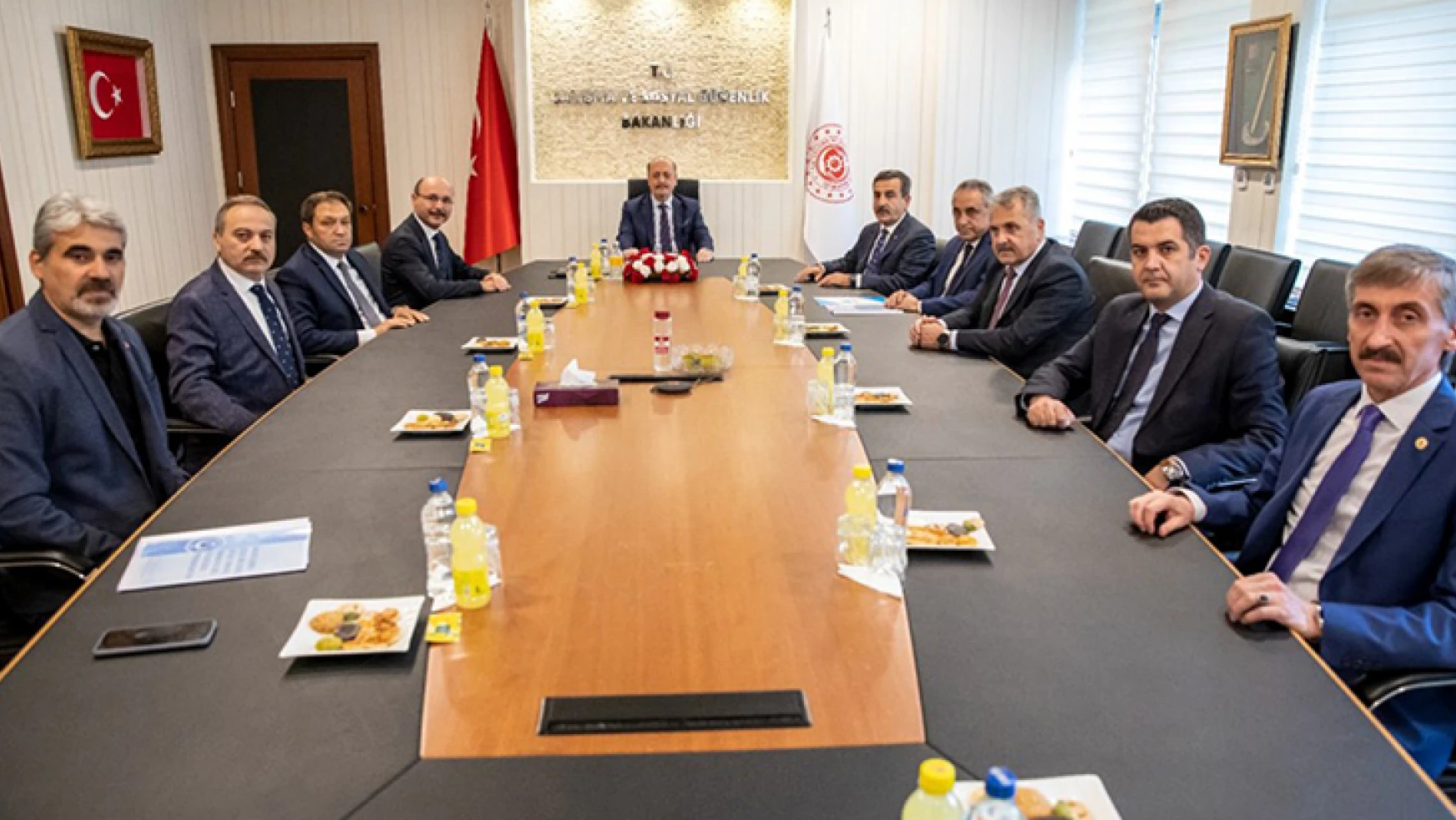 Bakan Bilgin, Türkiye Kamu-Sen Genel Başkanı Kahveci ile görüştü