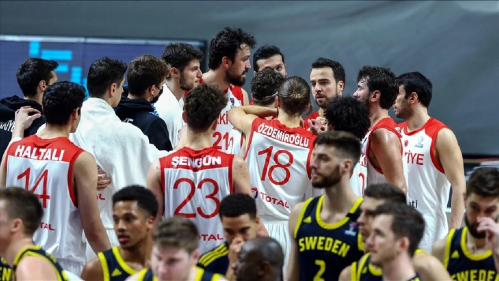 Bakan Kasapoğlu'ndan, A Milli Erkek Basketbol Takımı'na tebrik