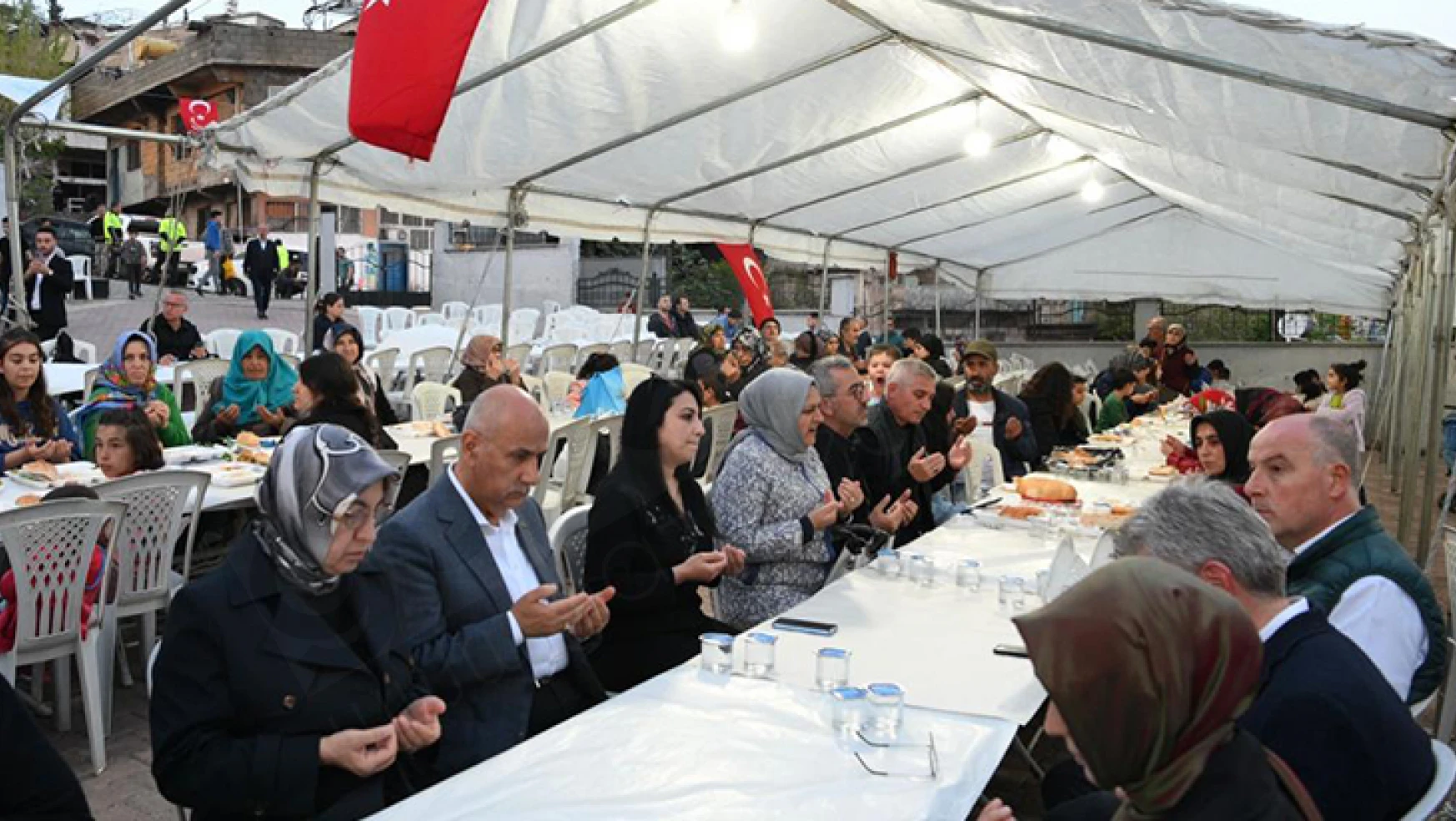Bakan Kirişci ile Başkan Güngör, iftar ve Mevlid Programına katıldı
