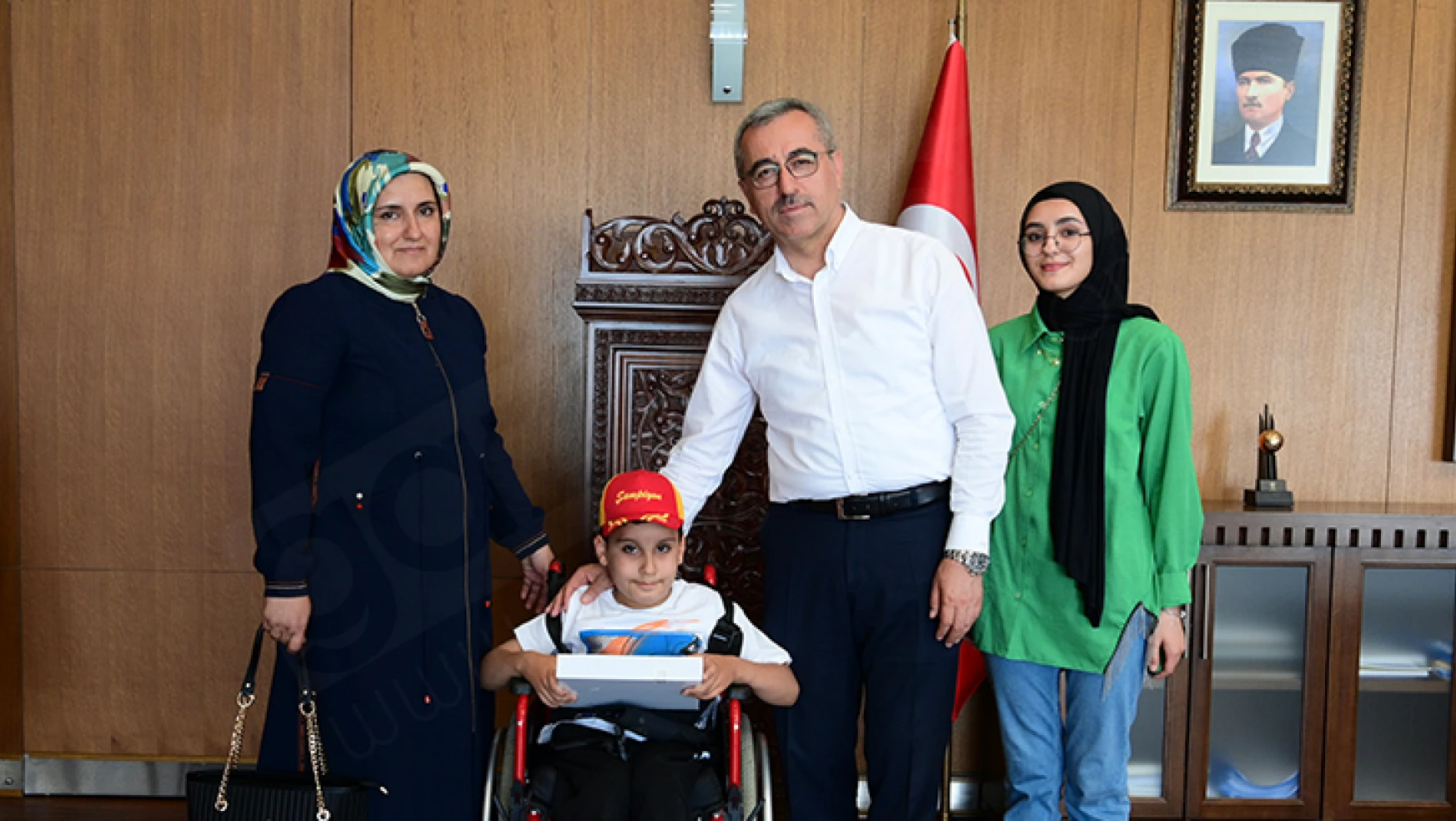 Başkan Güngör, 1. Sınıf öğrencisi Muhammet'le buluştu