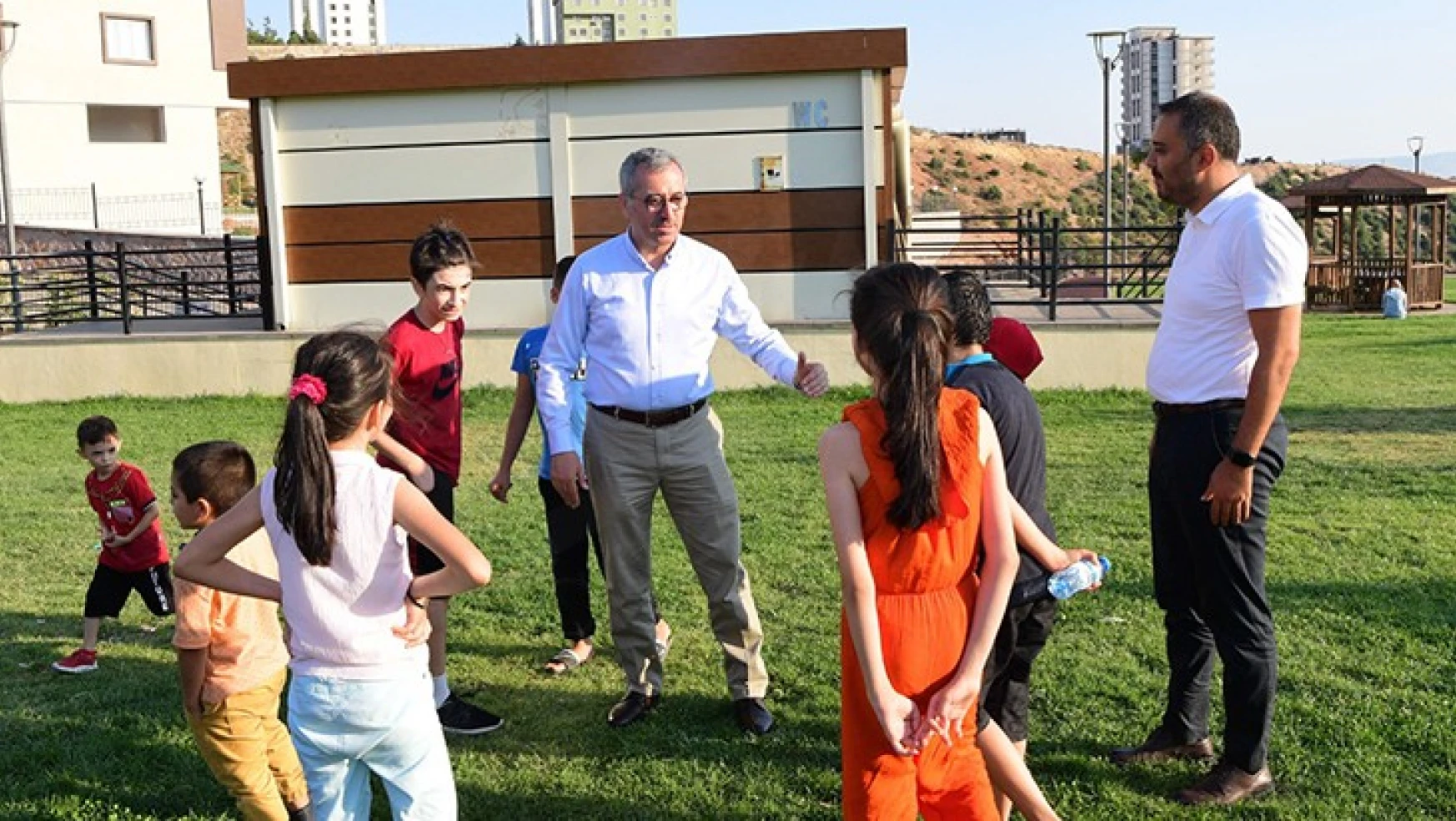 Başkan Güngör, Aliya İzzetbegoviç Millet Bahçesi'nde yetim çocuklarla bir araya geldi