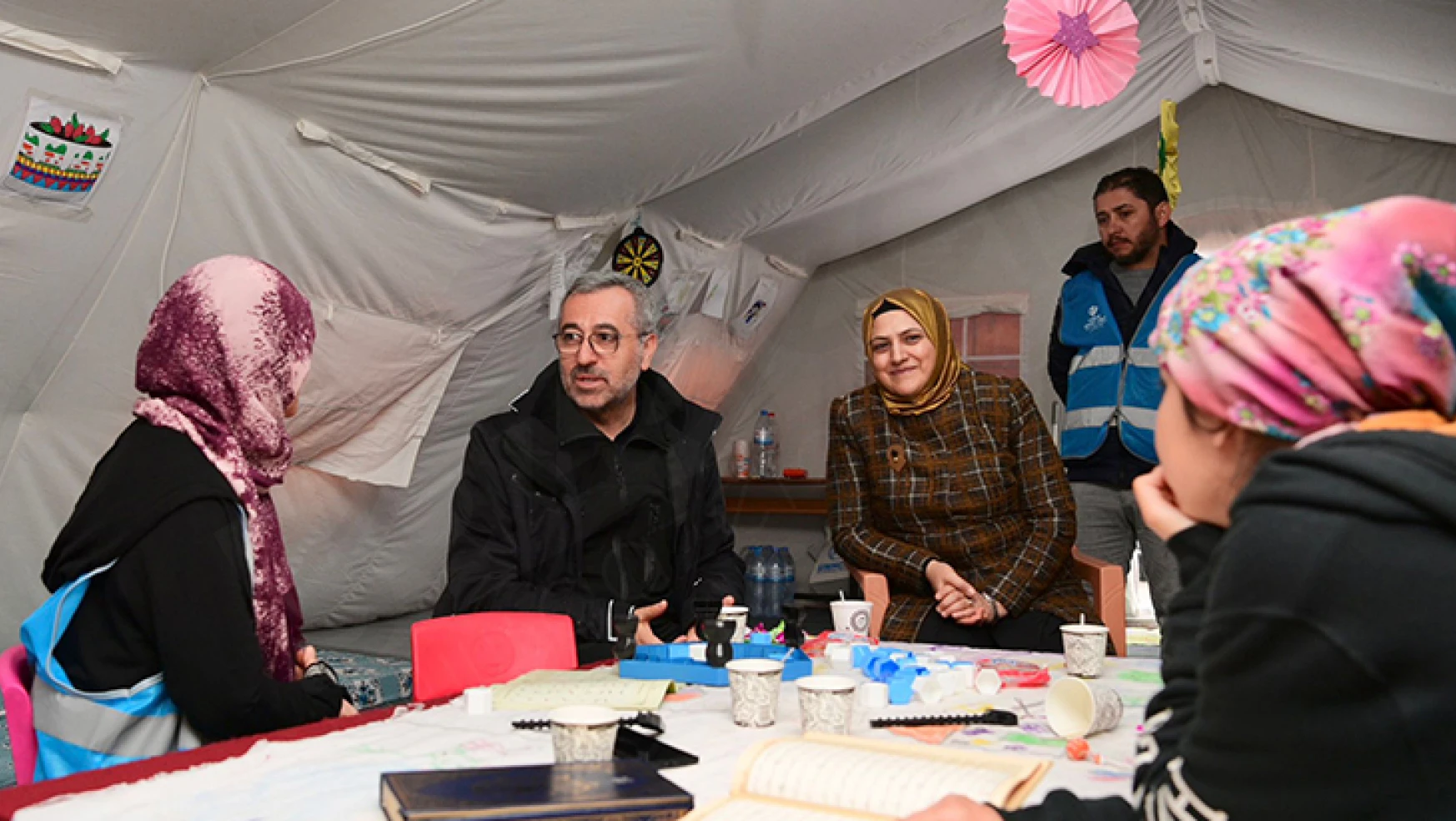 Başkan Güngör, Avşar Kampüsü'nde depremzedeleri ziyaret etti