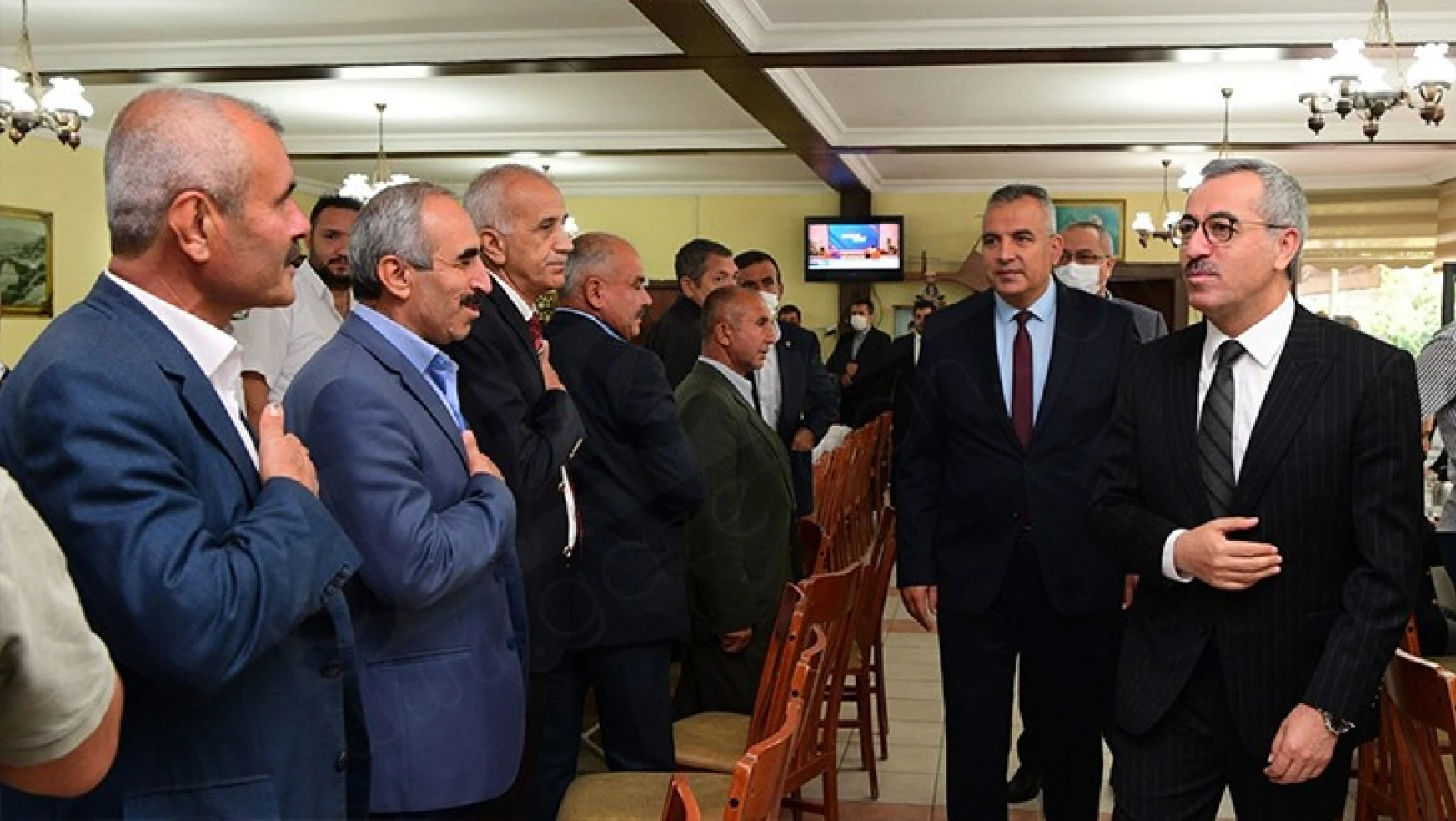 Başkan Güngör, Onikişubat ve Dulkadiroğlu ilçelerindeki muhtarlarla bir araya geldi