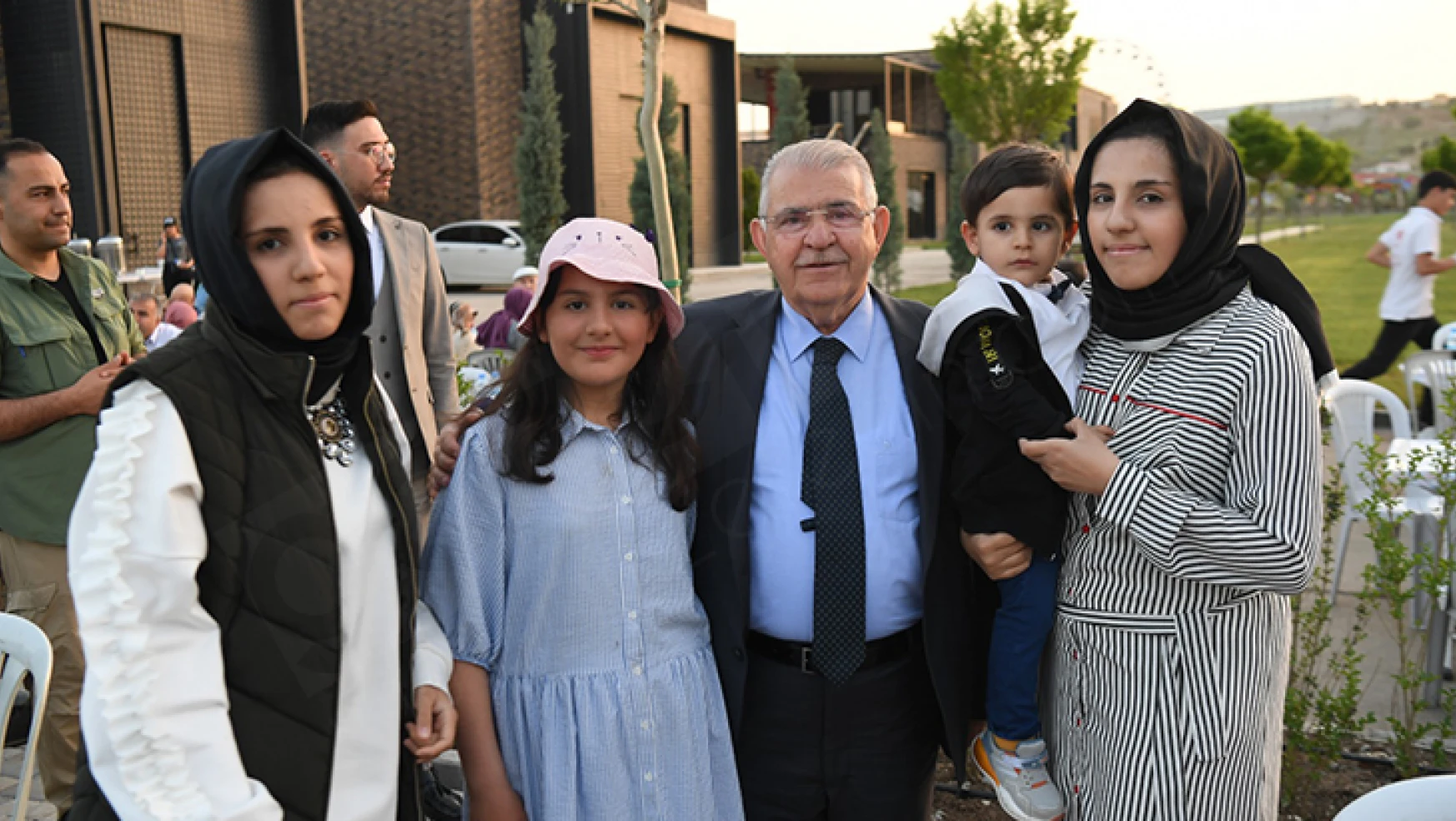 Başkan Mahçiçek, 'Birlikte Paylaşalım' sloganıyla personellerle iftar yaptı