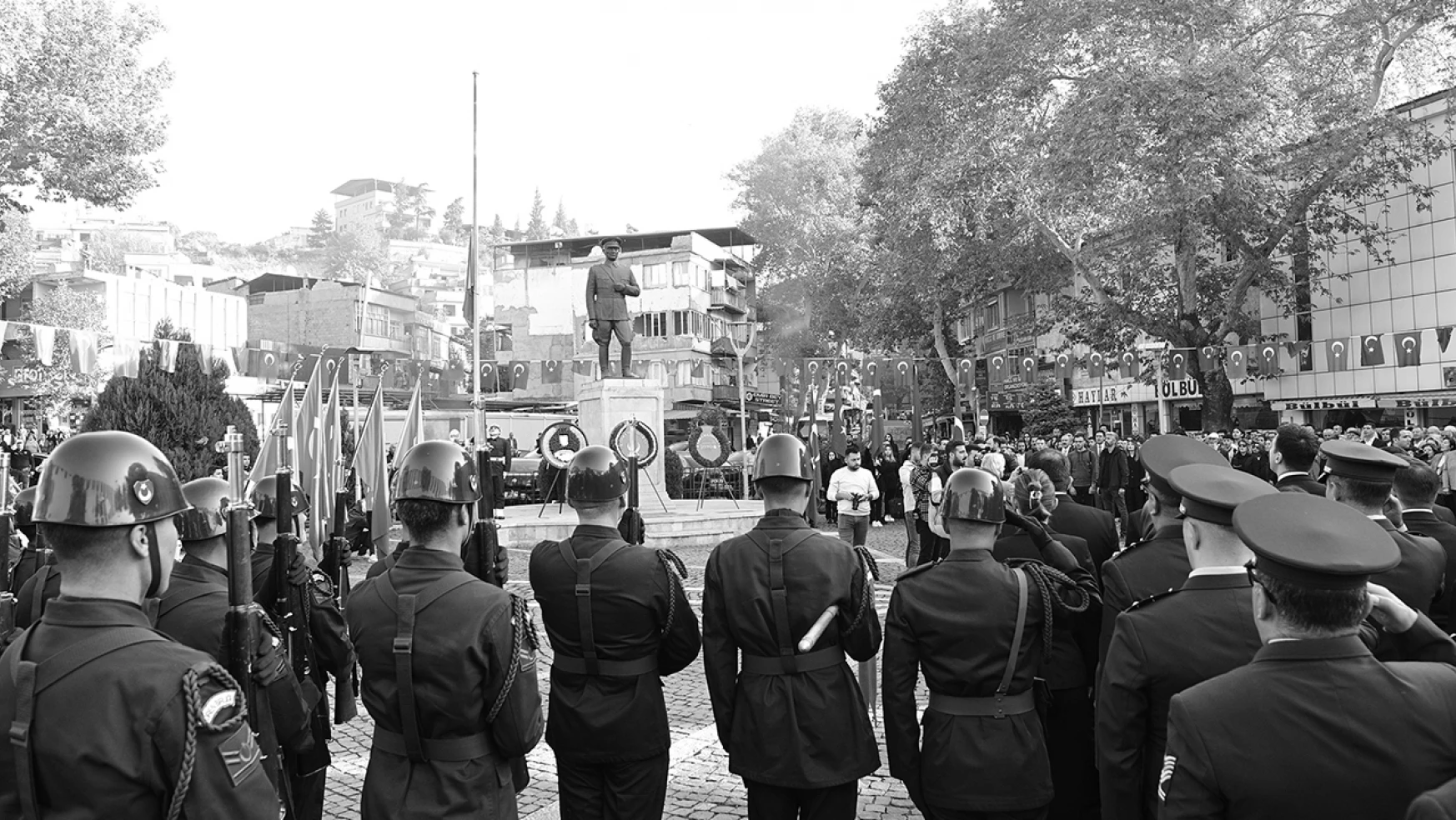 Gazi Mustafa Kemal Atatürk, vefatının 85. yılında törenle anıldı