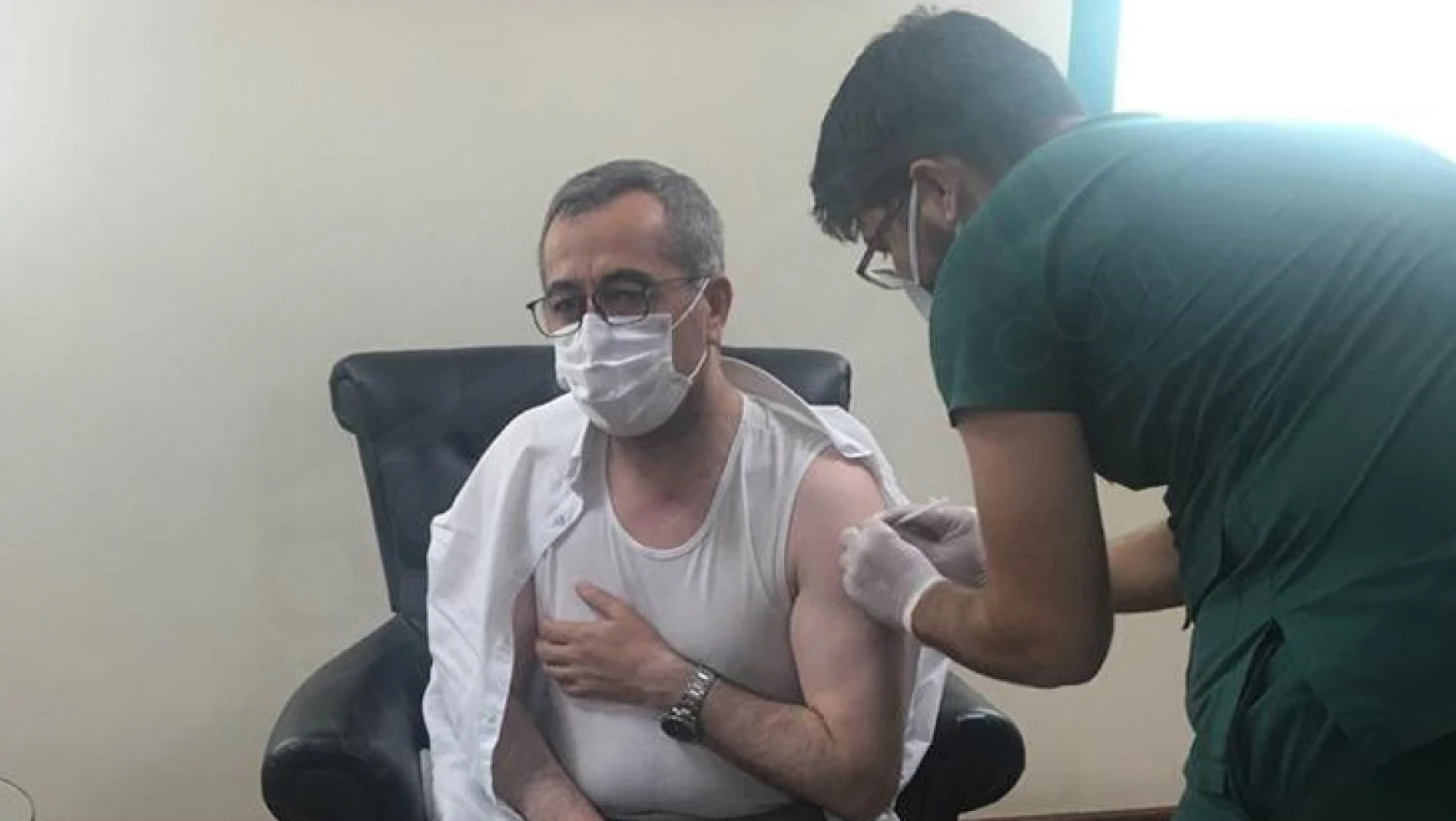 Büyükşehir Belediye Başkanı Güngör, Covid-19 aşısı oldu